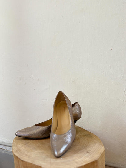 Vintage Brunate Gold Leather Low Heels — additional view 8