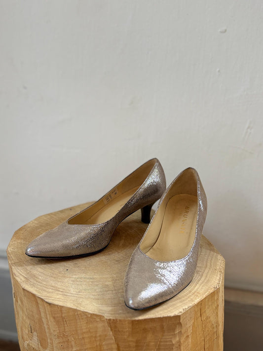 Vintage Brunate Gold Leather Heels – Elegant Italian Design in Shimmery Metallic Finish