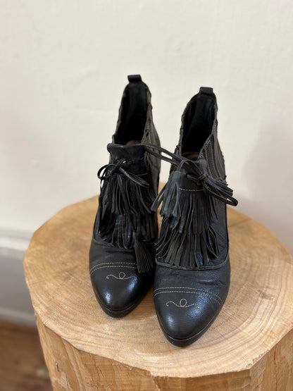 Vintage Adolfo Dominguez Black Leather Heels — fabric close-up