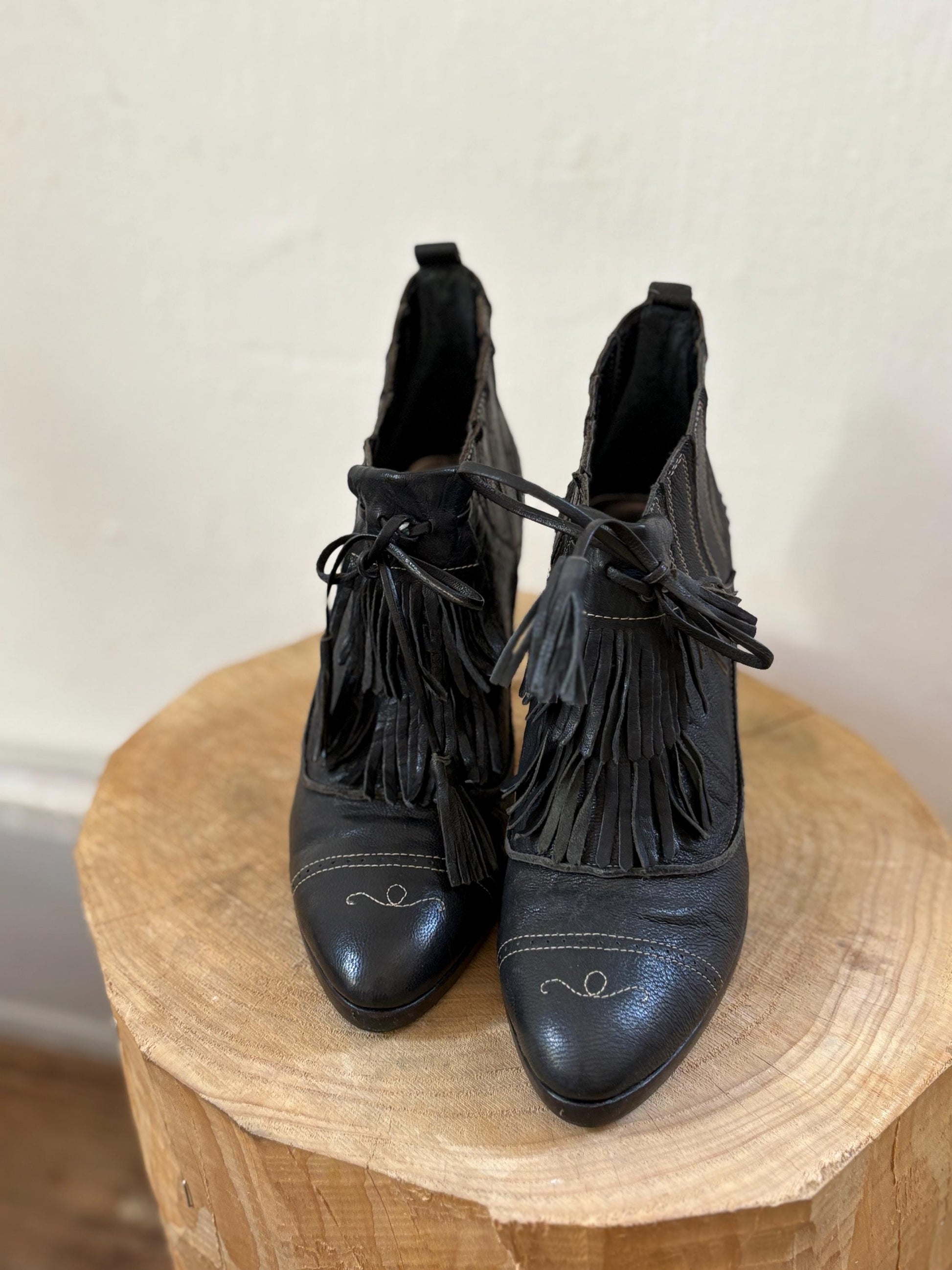 Vintage Adolfo Dominguez Black Leather Heels – Fringe Detail & Western Chic Vibes, Size EU 37 - US 6.5–7 - UK 4.5