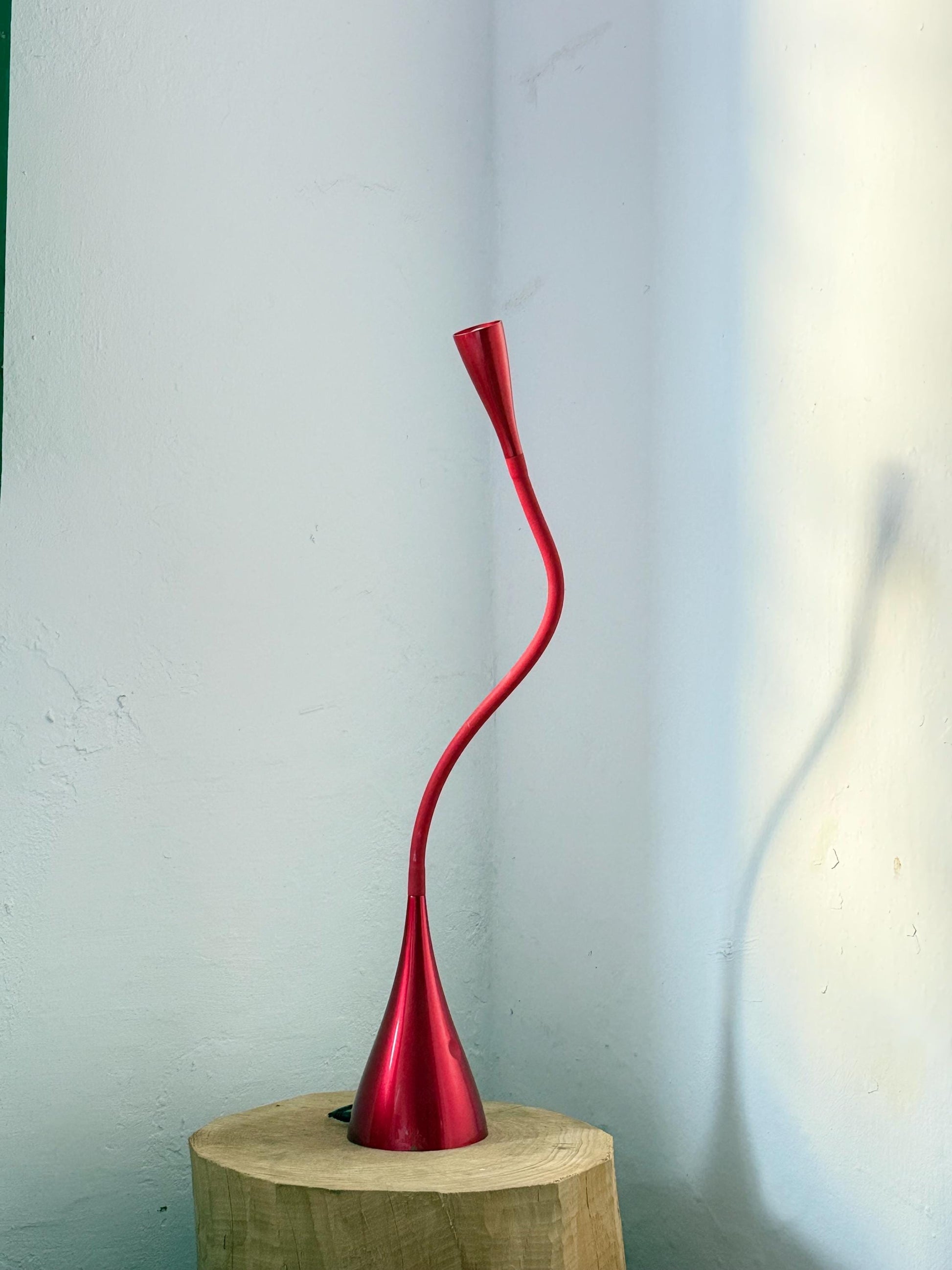 Sculptural red wavy table lamp with flexible neck, touch switch, modern space-age vibe, bold statement lighting, sturdy vintage build
