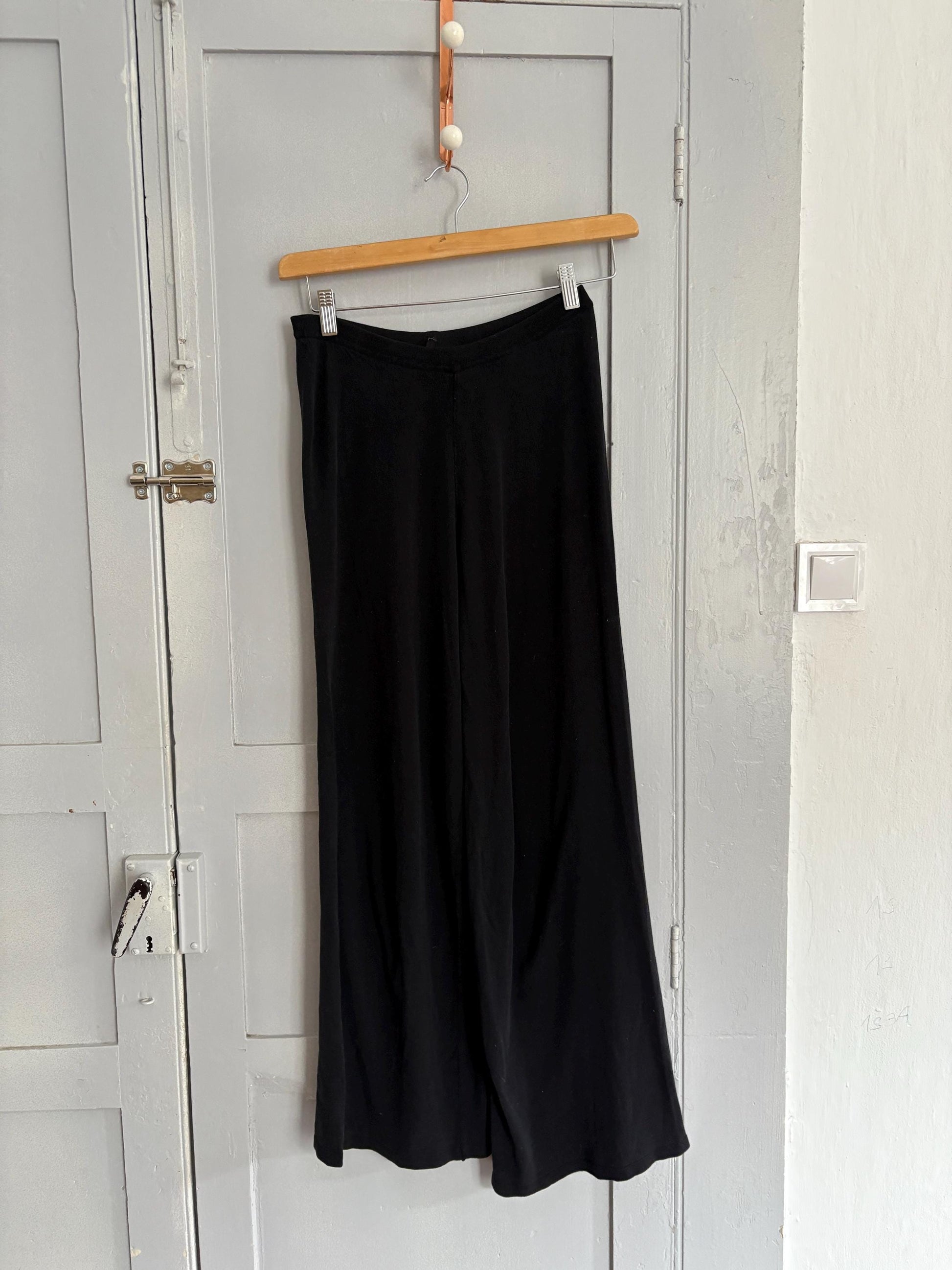 Cora Kemperman black wide leg soft pants, elastic waist cropped flowy trousers | lounge travel casual minimalist style, Size M