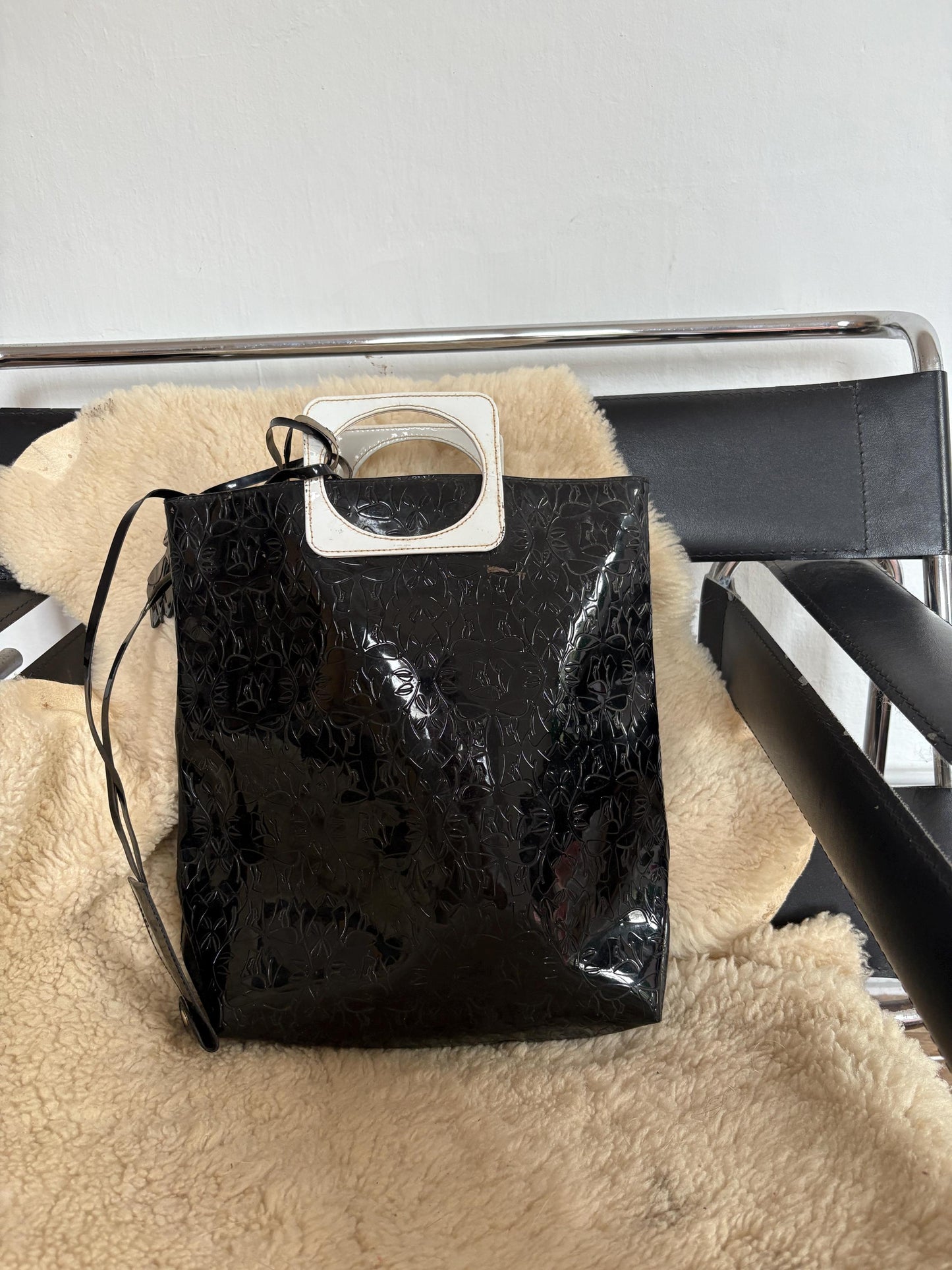 Vintage Lancôme Paris Black Patent Bag – Y2K Glossy Handbag with Cutout Handle – Statement Style – One Size