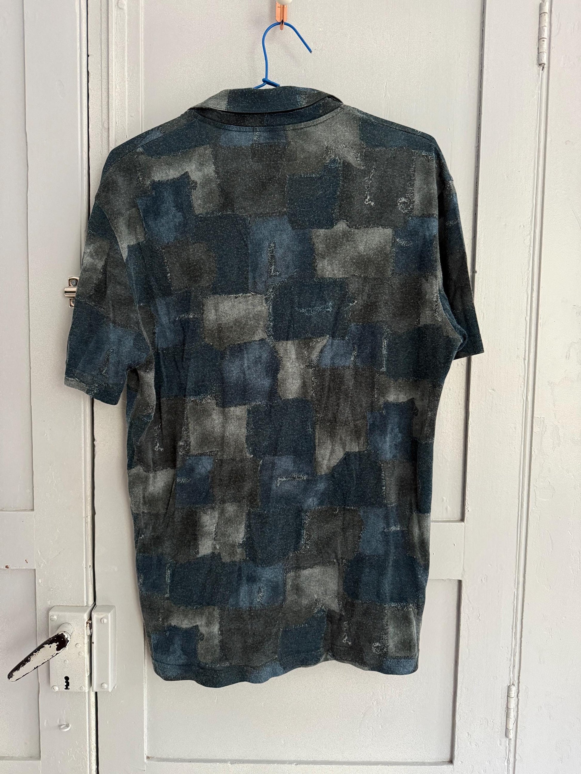 Armani Jeans vintage polo shirt Made in Italy AJ logo tee abstract print t-shirt size M EU 48 US M men’s designer top