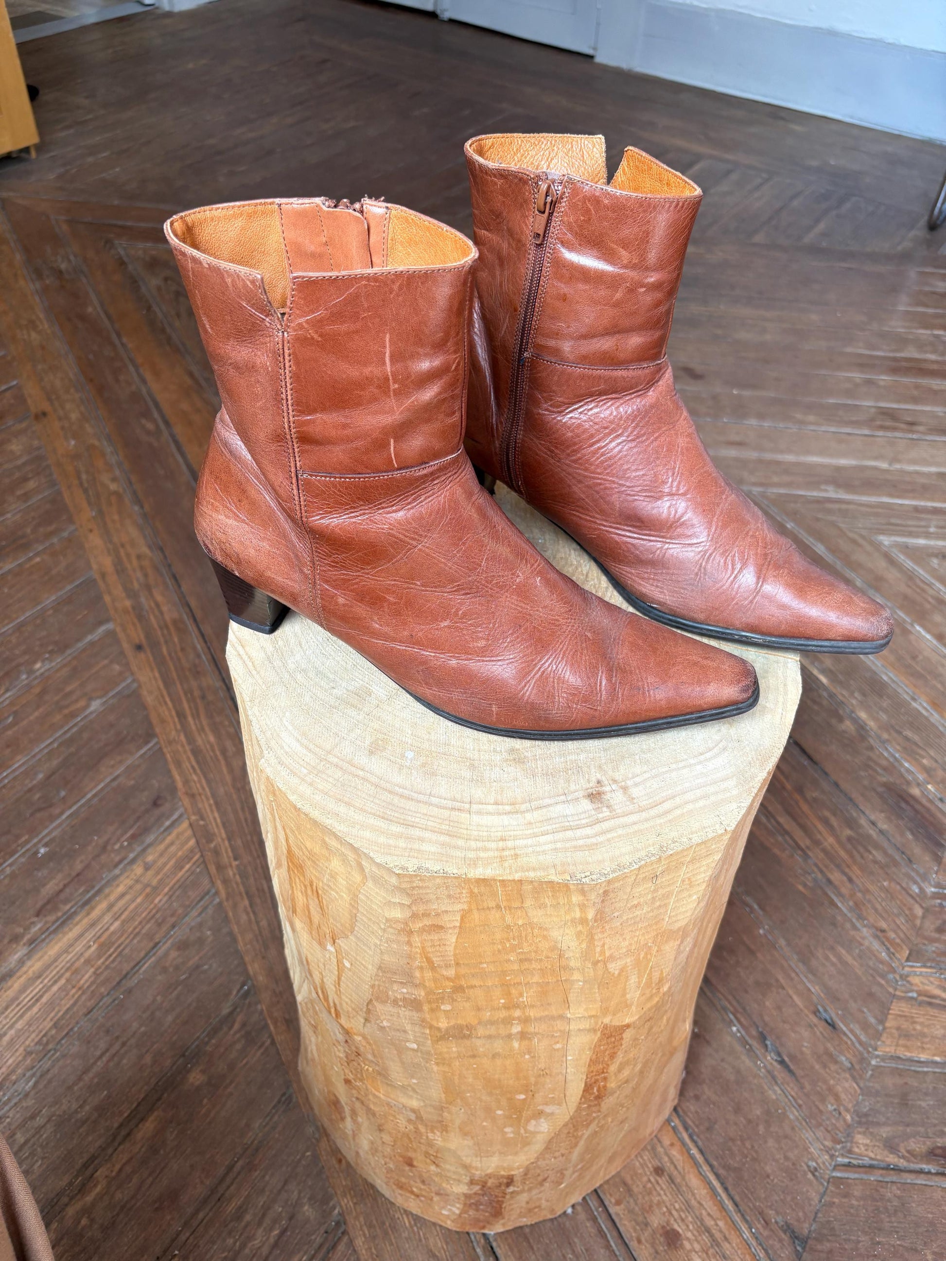 Vintage brown ankle boots pointed toe made in Spain, Size EU 41, Genuine leather heeled boots, 90s style, western chic retro booties