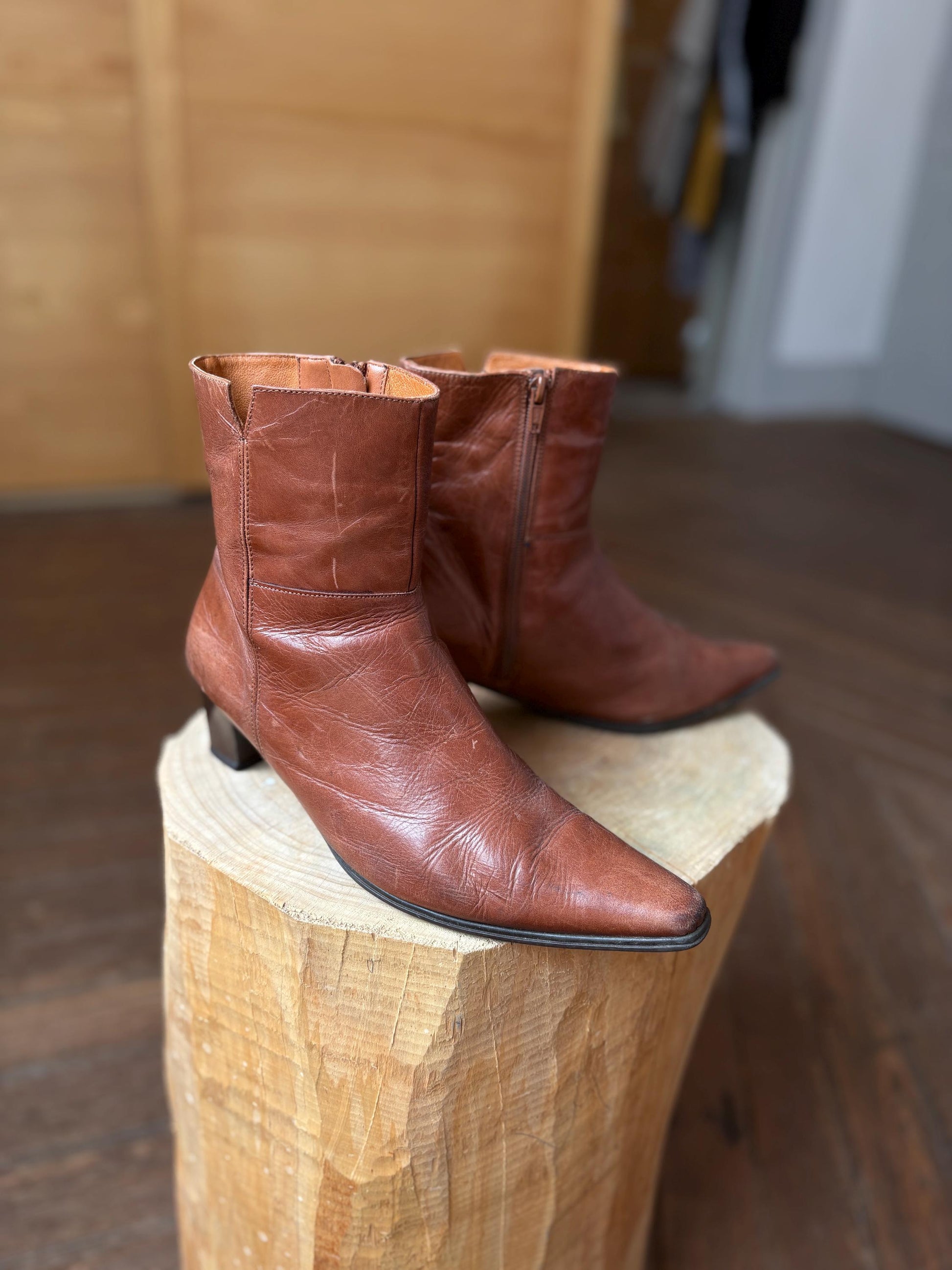 Vintage brown ankle boots pointed toe made in Spain, Size EU 41, Genuine leather heeled boots, 90s style, western chic retro booties