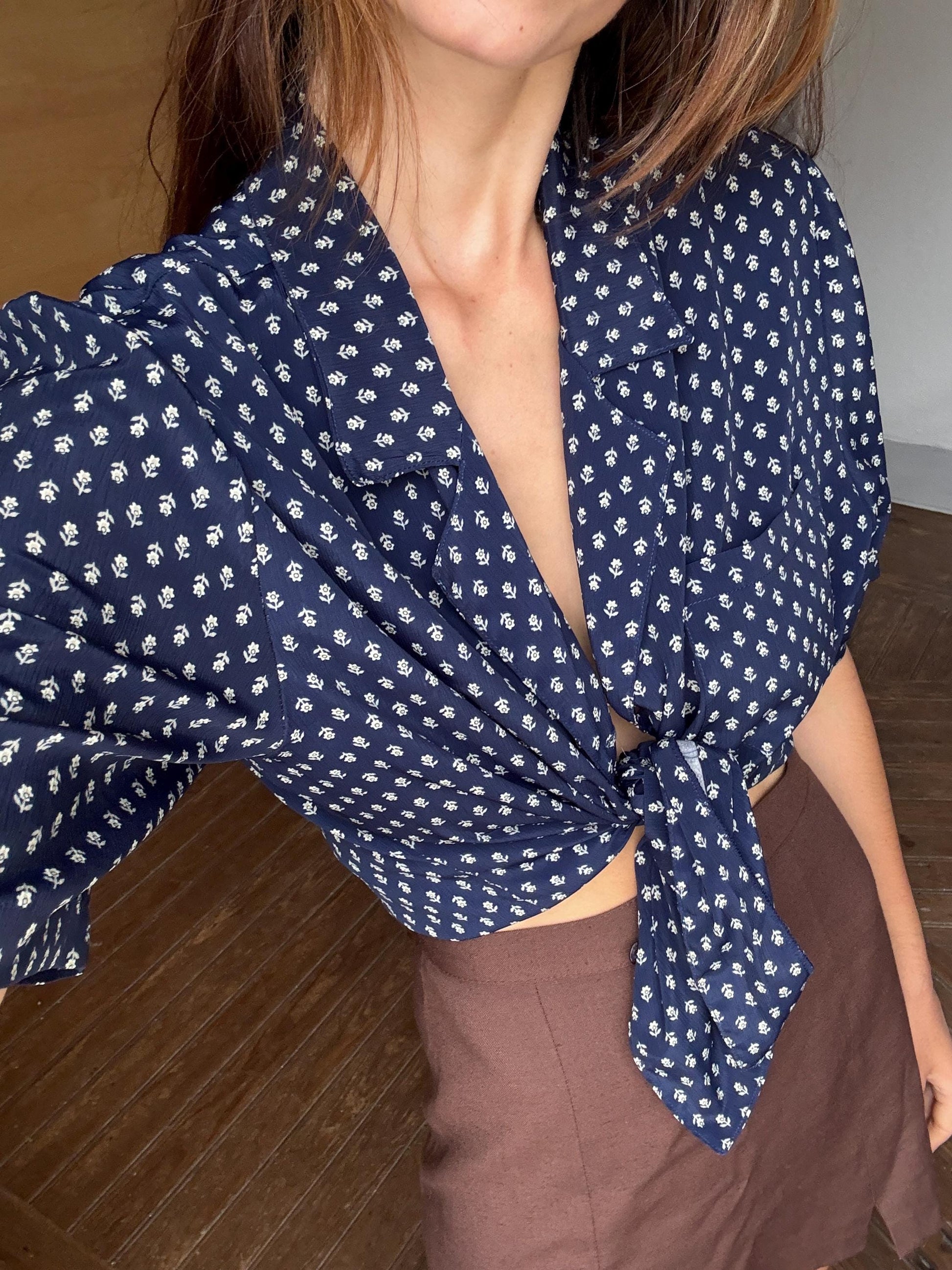 Vintage navy floral summer blouse, button-down, airy and cute, 80s patterned woman blouse, Retro vintage vibes, Size M - L