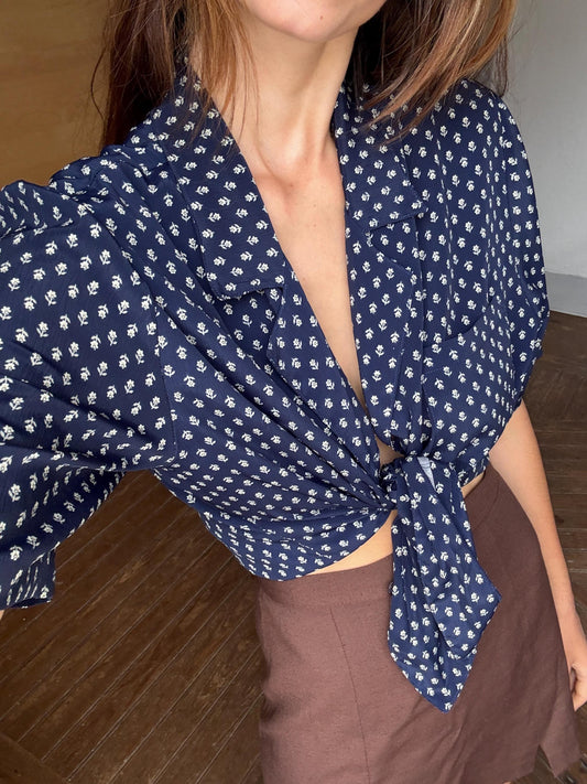 Vintage navy floral summer blouse, button-down, airy and cute, 80s patterned woman blouse, Retro vintage vibes, Size M - L
