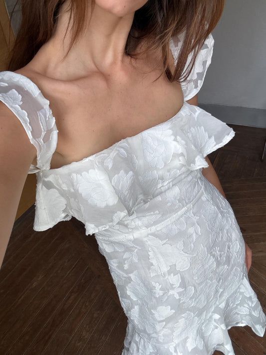 Romantic white summer dress – vintage-inspired feminine fit, breezy and soft, perfect for M,