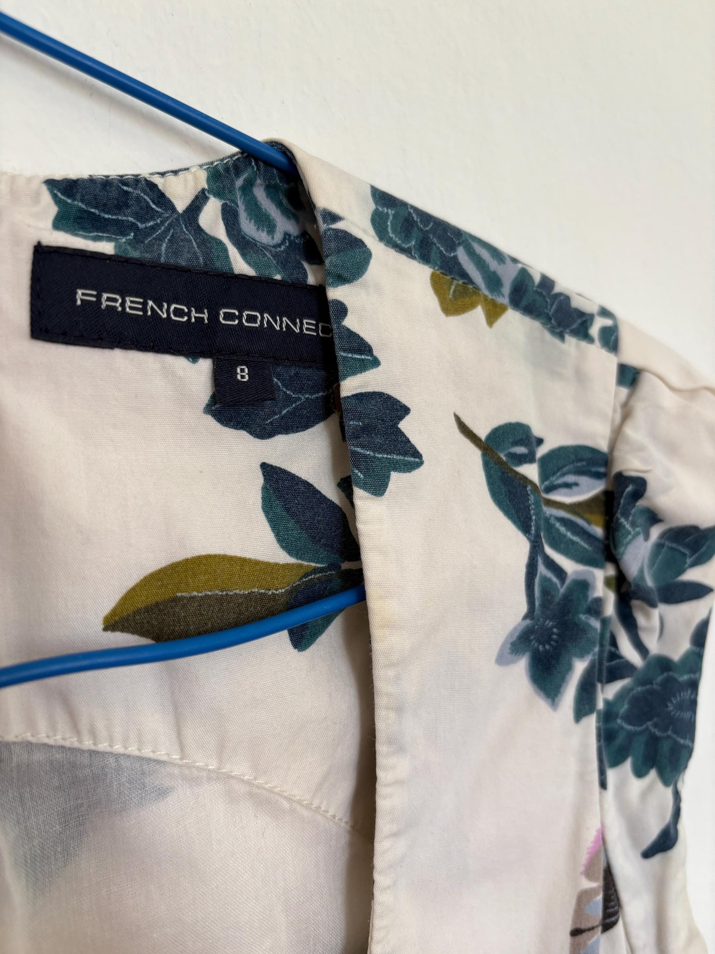 Vintage French Connection PETITE mini dress, Floral butterfly print cotton summer, Super cute and sexy mini dress with cap sleeve, Size UK 8