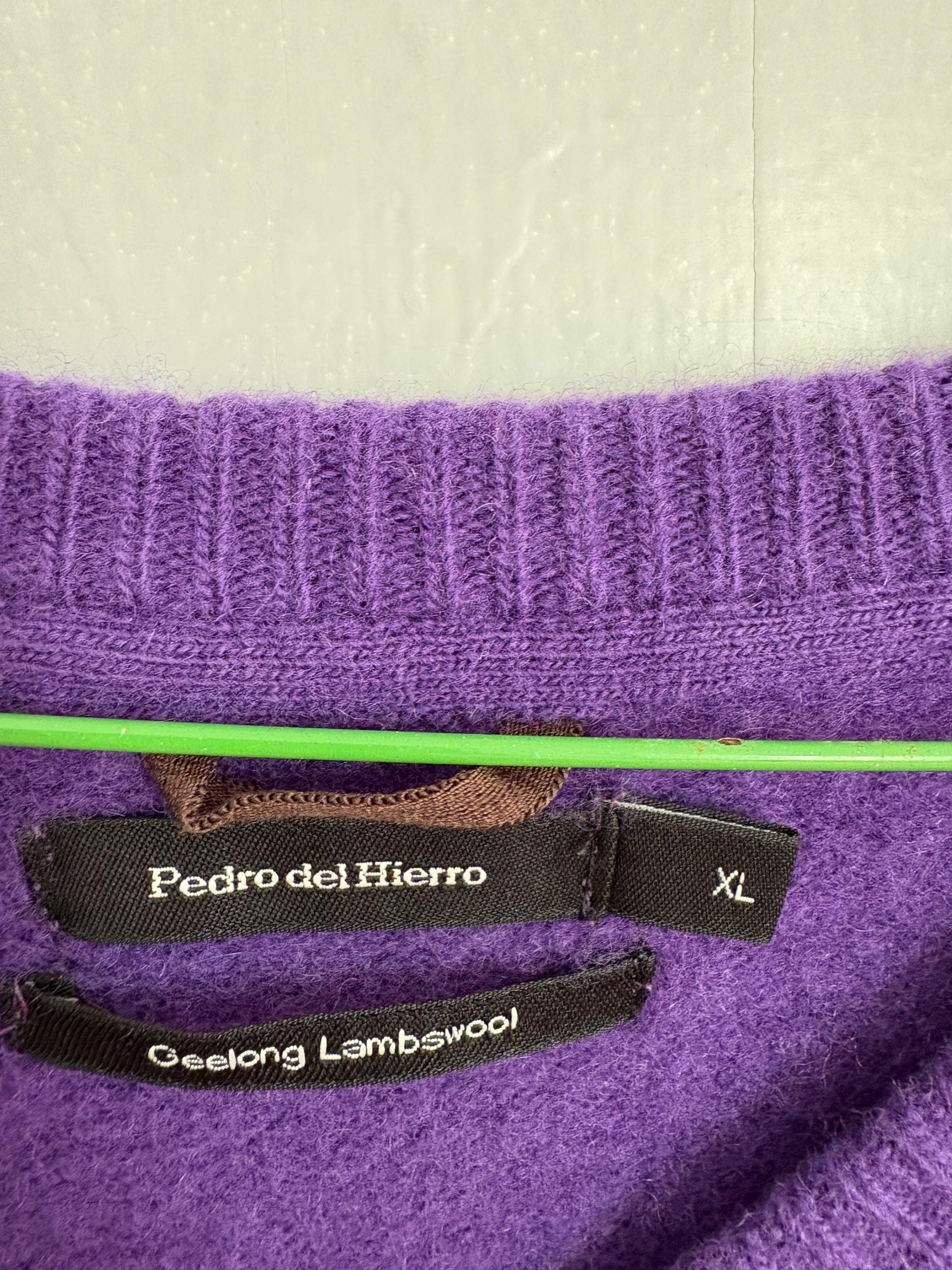 Vintage Geelong lambswool purple jumper by Pedro del Hierro – cozy soft knit, v-neck, size S