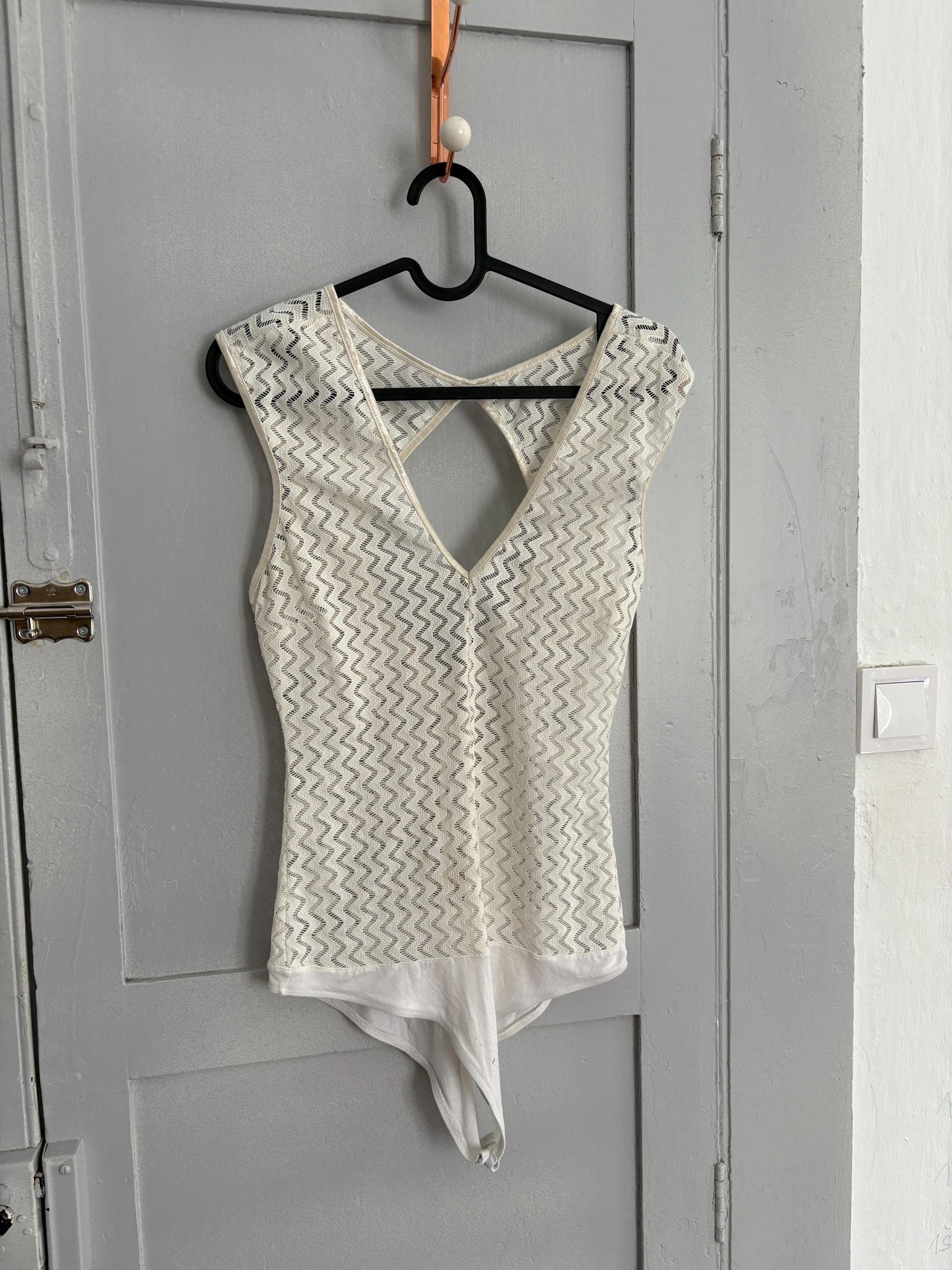Vintage white sheer bodysuit, zigzag mesh, deep V neckline, sleeveless, sexy fitted look, used lingerie, size XS/S
