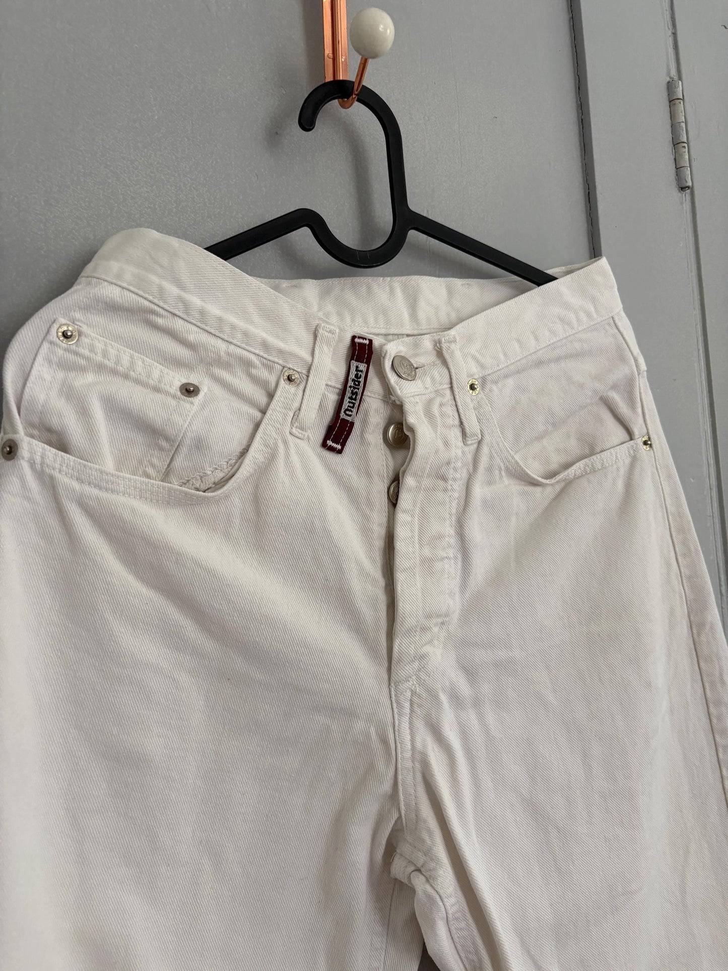 Vintage white denim jeans – mid to high waist tapered fit, classic 90s cut, great condition, minimalist retro denim style, size s-m