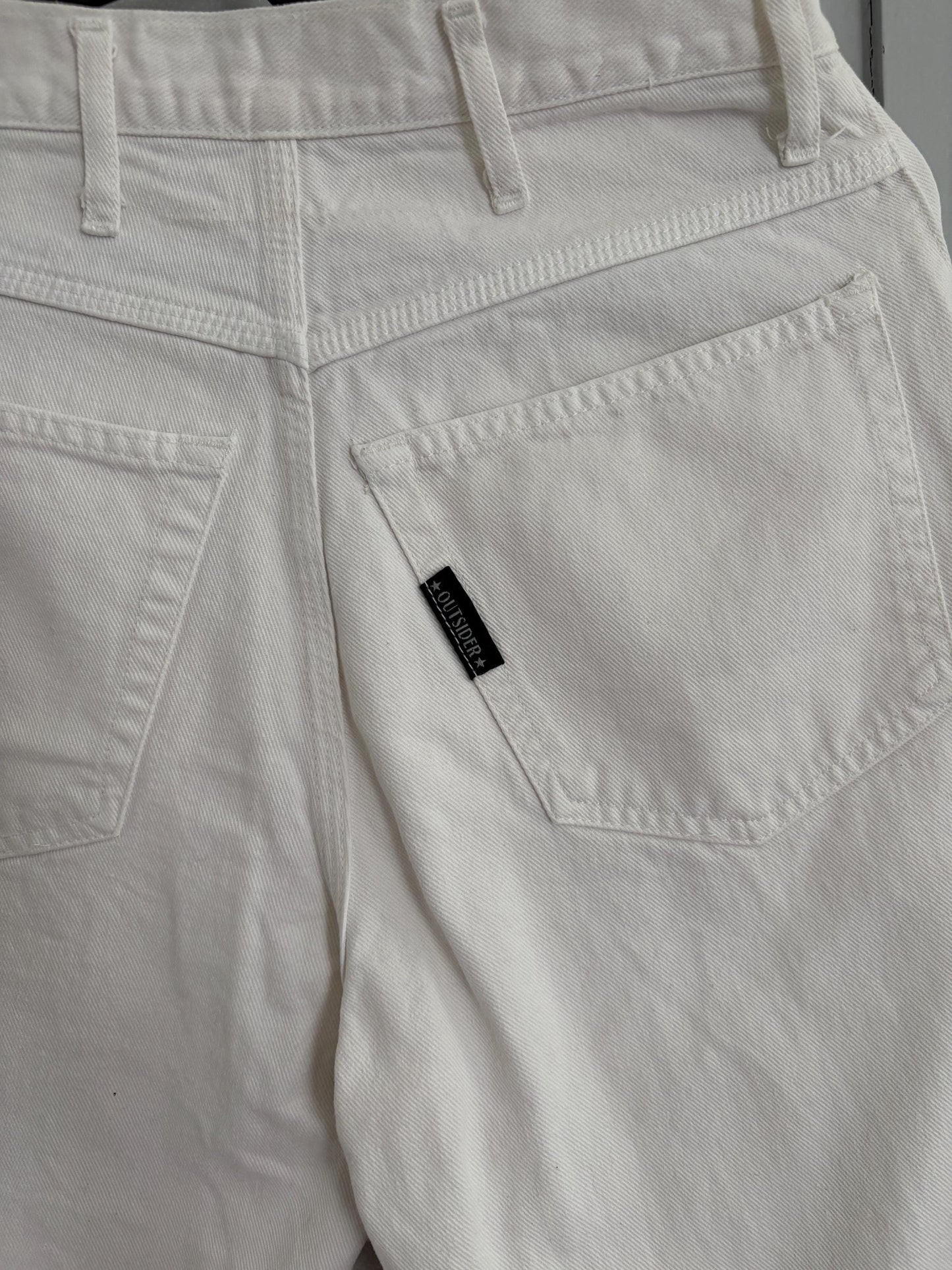 Vintage white denim jeans – mid to high waist tapered fit, classic 90s cut, great condition, minimalist retro denim style, size s-m