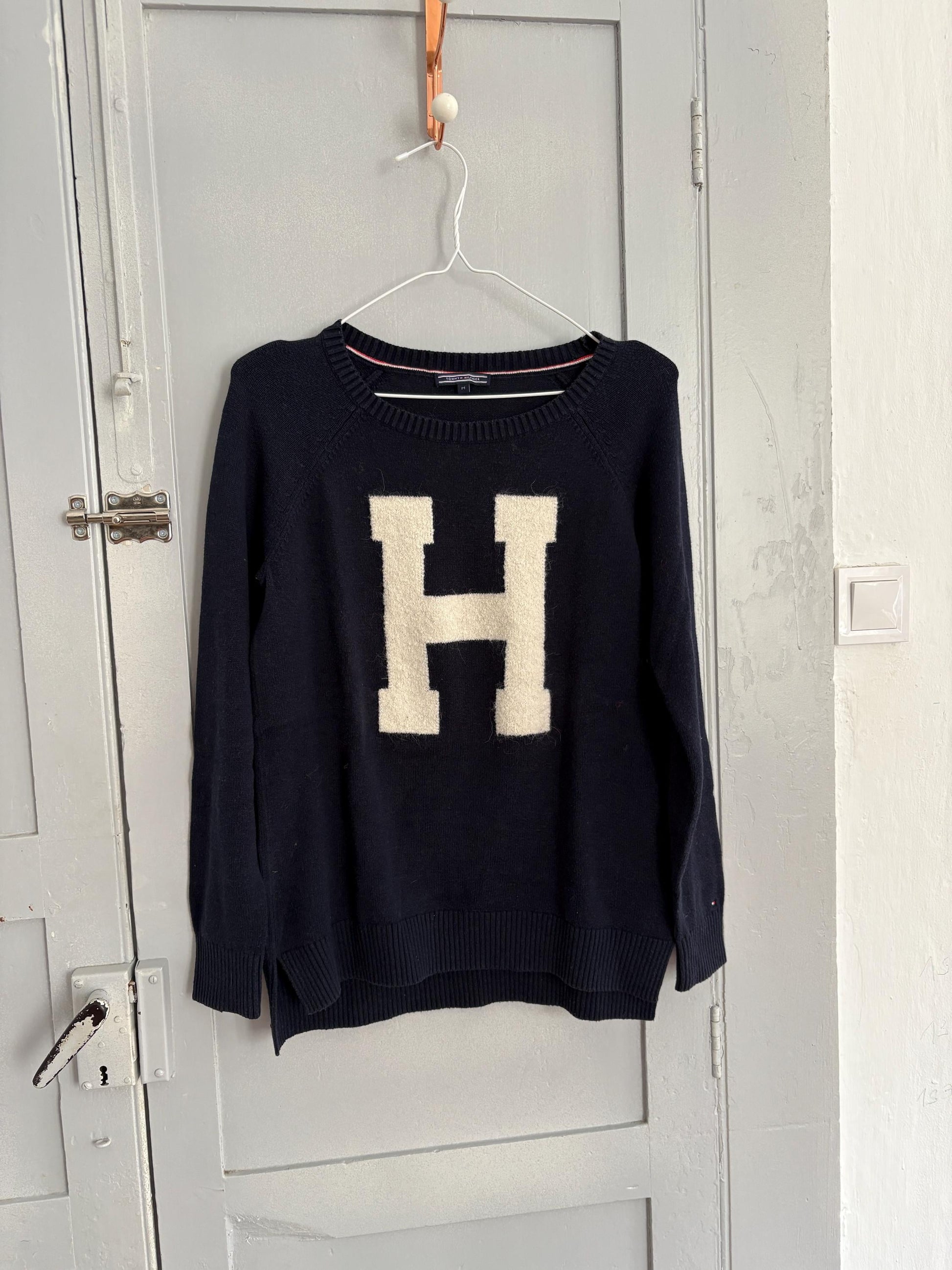 Vintage tommy hilfiger jumper - h letter logo navy blue preppy knit - college style sweater, size m