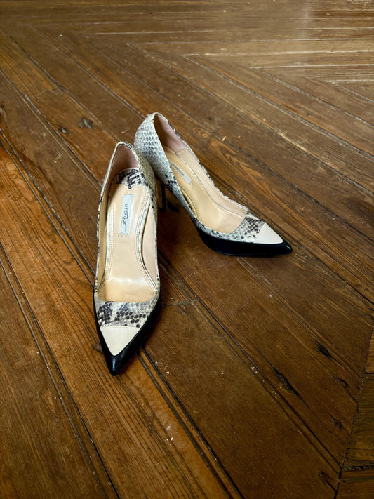 Uterque snake print high heel, designer shoe with small stiletto 10 cm heel, luxury designer shoe, size 38