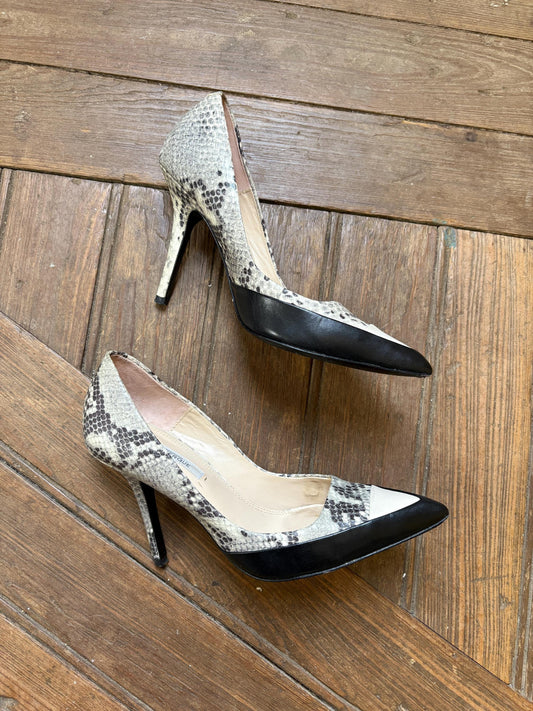 Uterque snake print high heel, designer shoe with small stiletto 10 cm heel, luxury designer shoe, size 38
