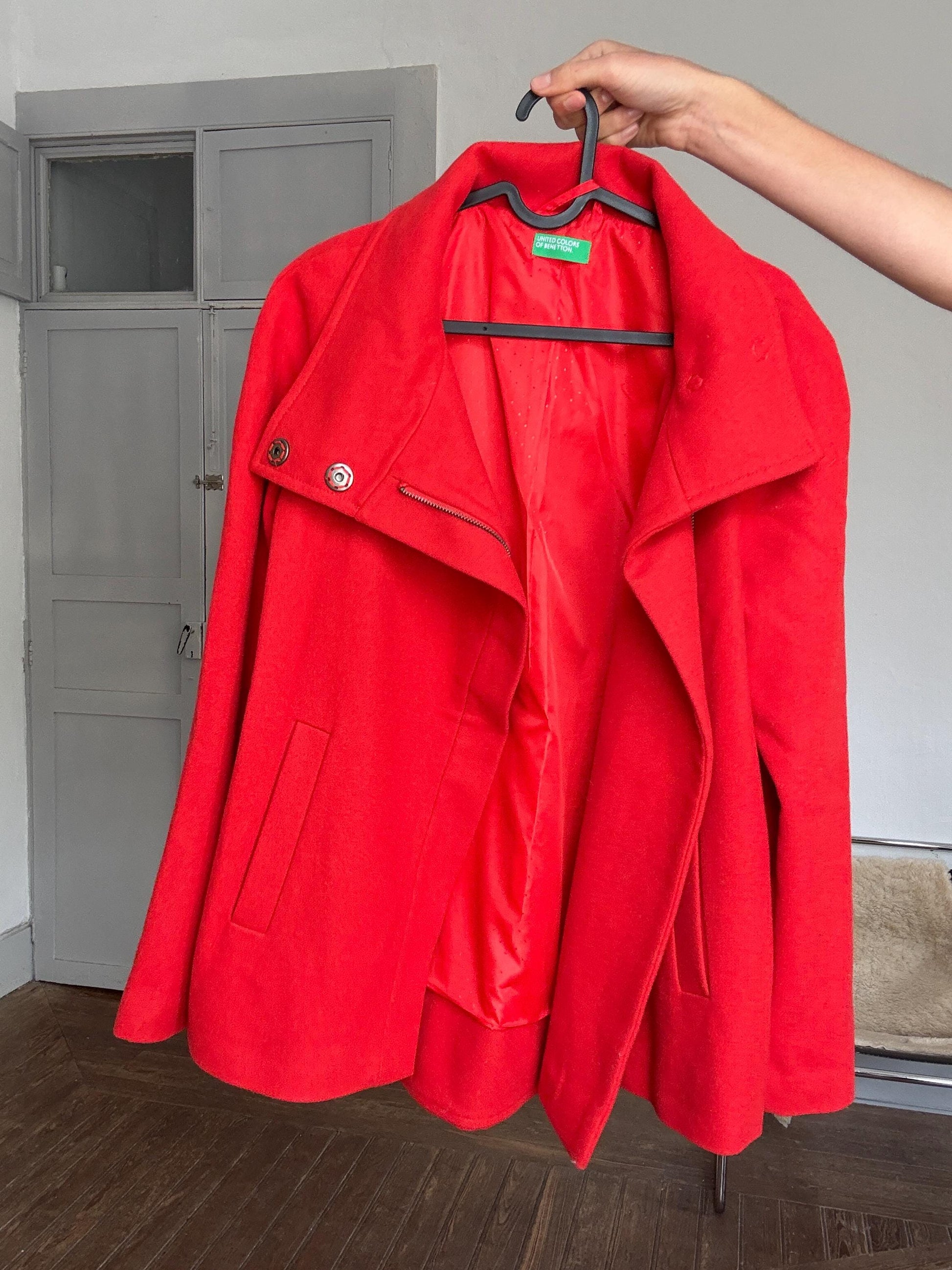 Vintage Benetton red wool coat – bright statement outerwear, size EU 38/FR 38/US 6, high collar, minimalist zip, 2000s style