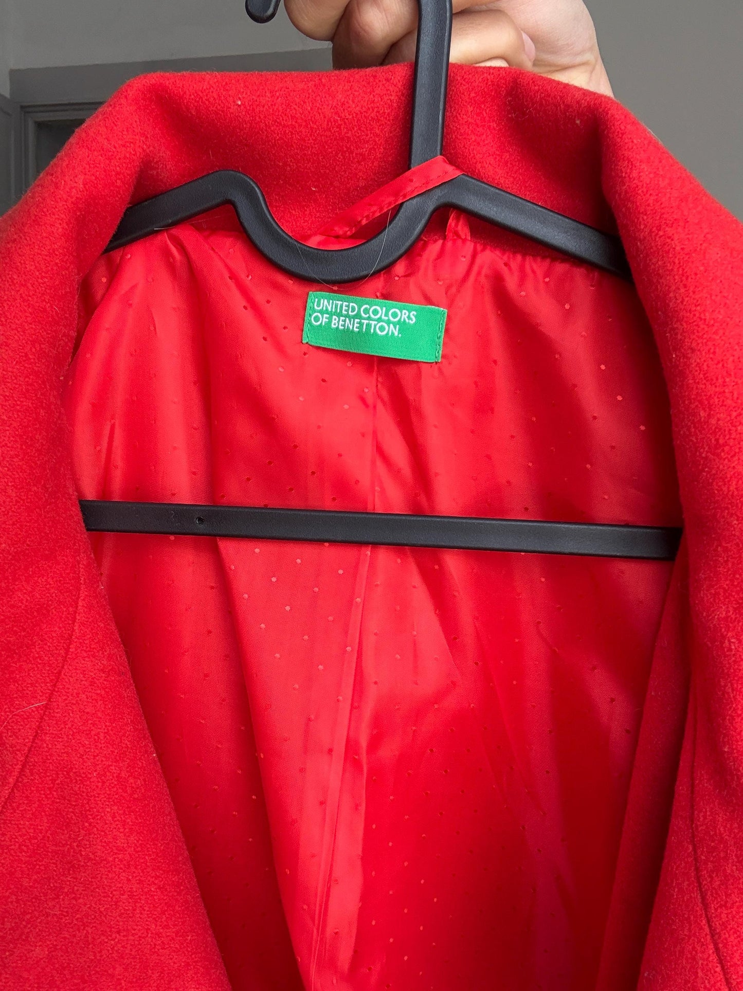 Vintage Benetton red wool coat – bright statement outerwear, size EU 38/FR 38/US 6, high collar, minimalist zip, 2000s style