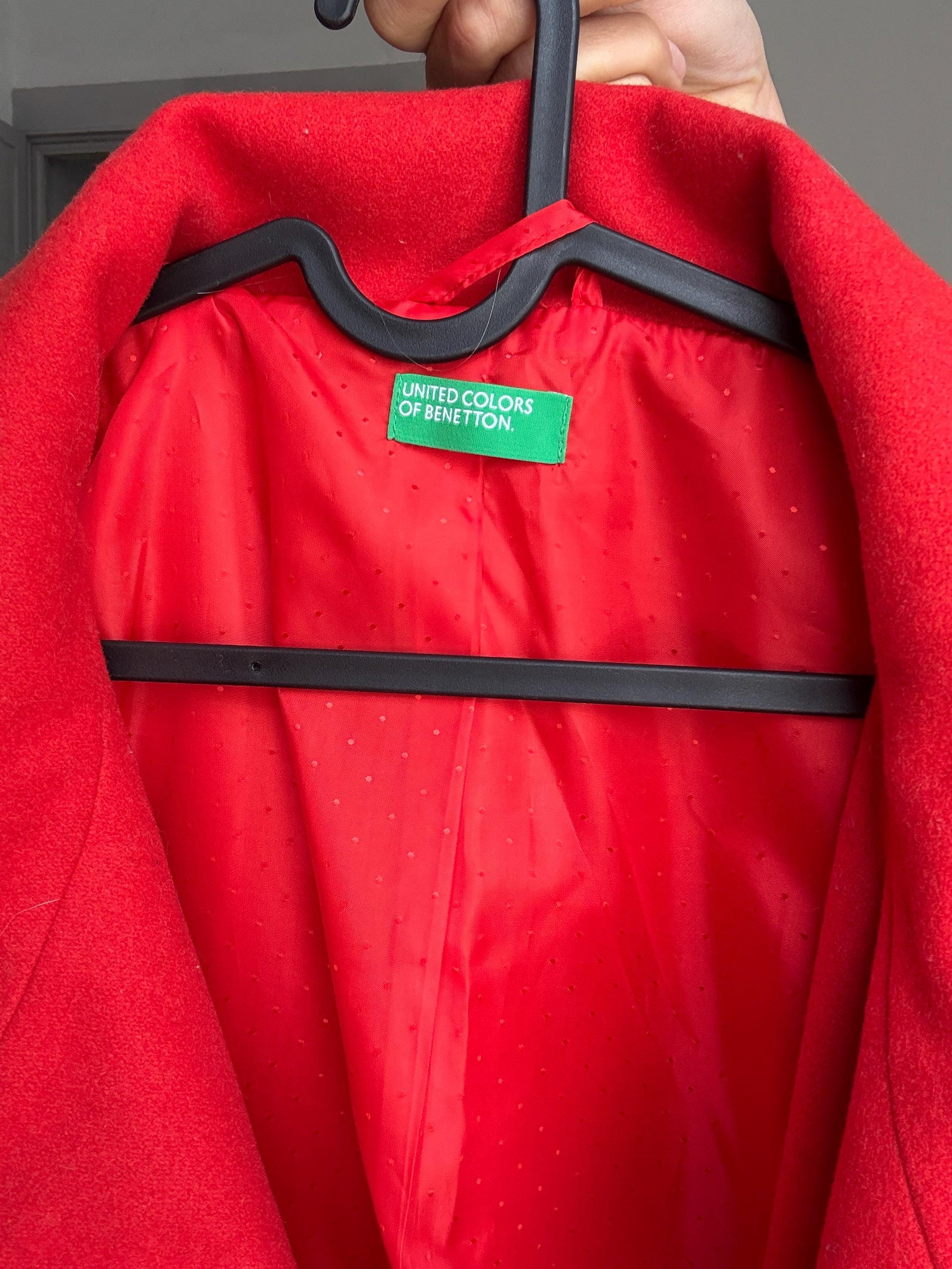 Vintage Benetton red wool coat – bright statement outerwear, size EU 38/FR 38/US 6, high collar, minimalist zip, 2000s style