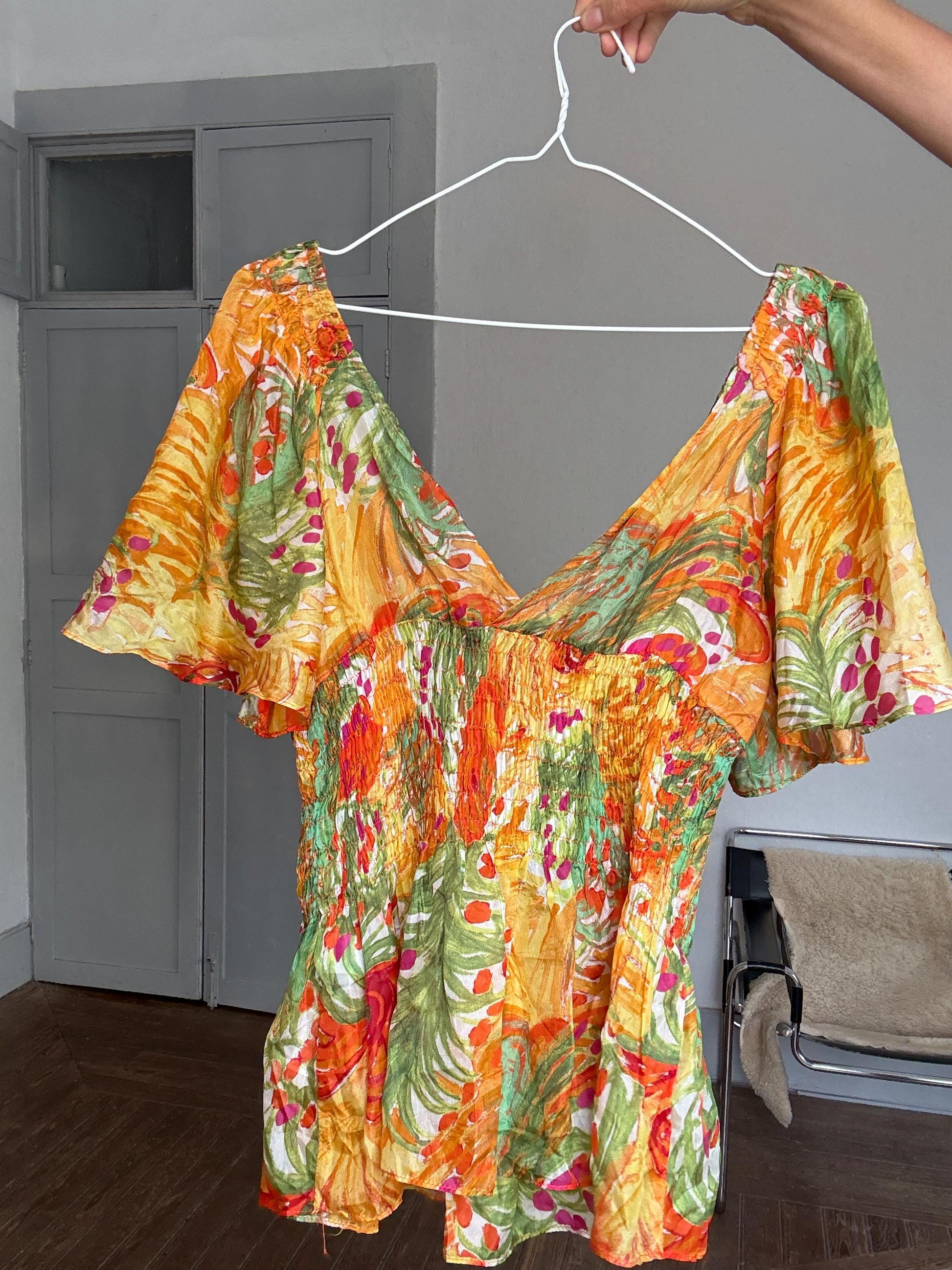 Vintage silk summer blouse – 100% silk floral print top with flutter sleeves, dreamy feminine lightweight fit, bright boho top