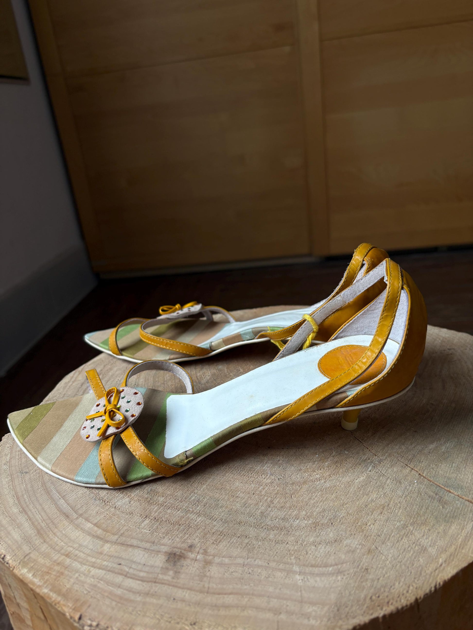 Vintage Paco Herrero yellow heels – striped Y2K mini sandals with bow & rhinestone detail, EU 39, playful retro aesthetic, 4cm heel