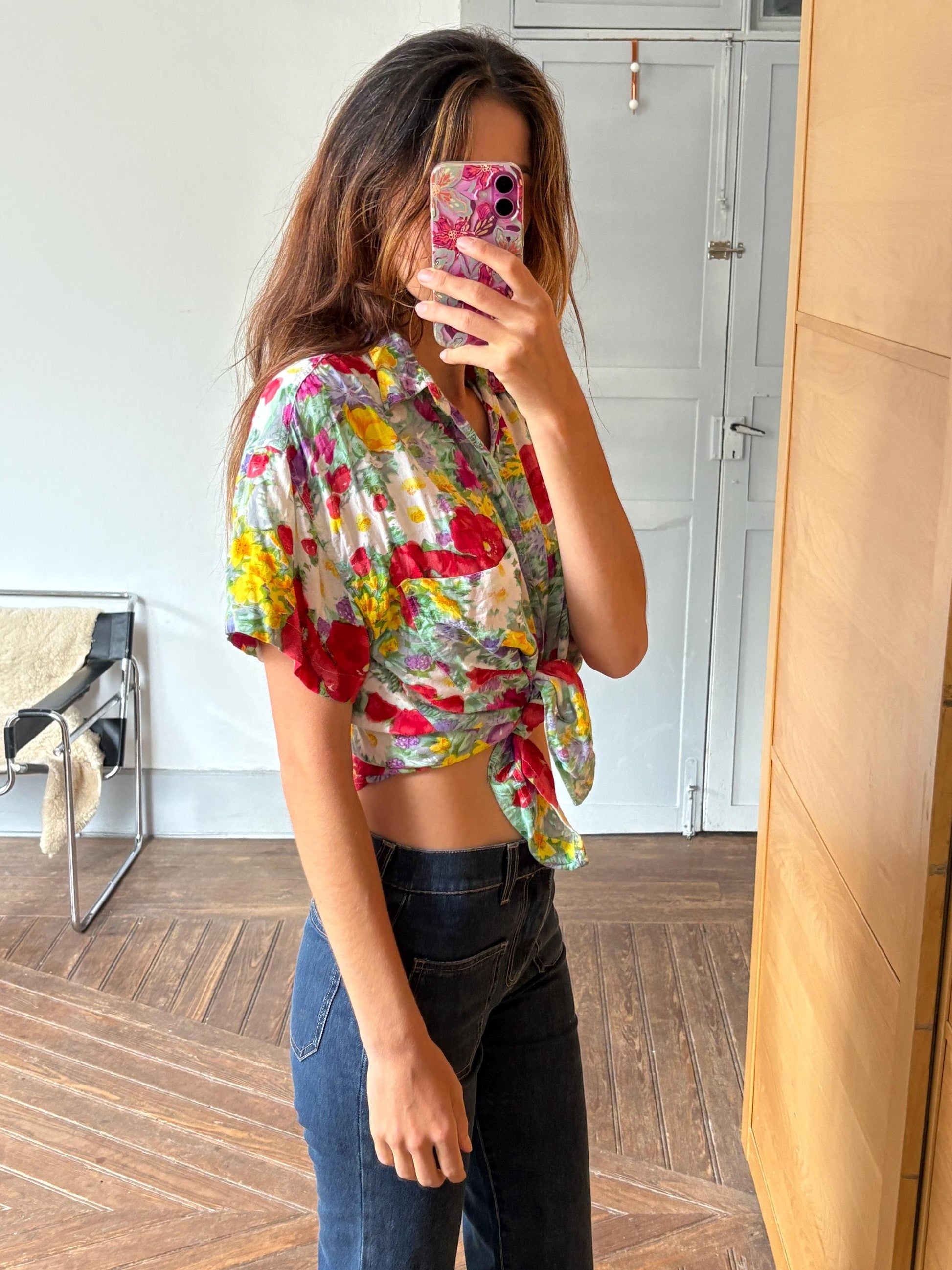 Vintage floral summer blouse – unisex button-up shirt, bold colorful print, size 41/42, , tie-knot top, 80s/90s retro style