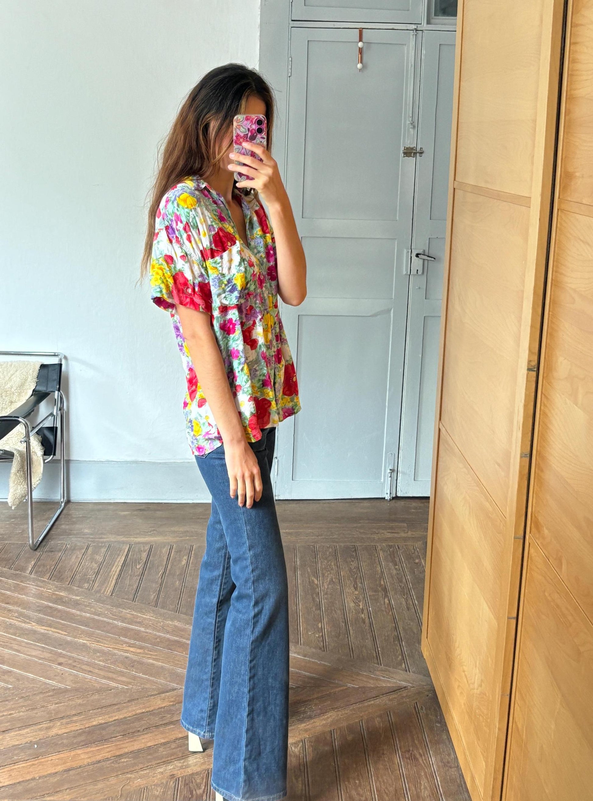 Vintage floral summer blouse – unisex button-up shirt, bold colorful print, size 41/42, , tie-knot top, 80s/90s retro style