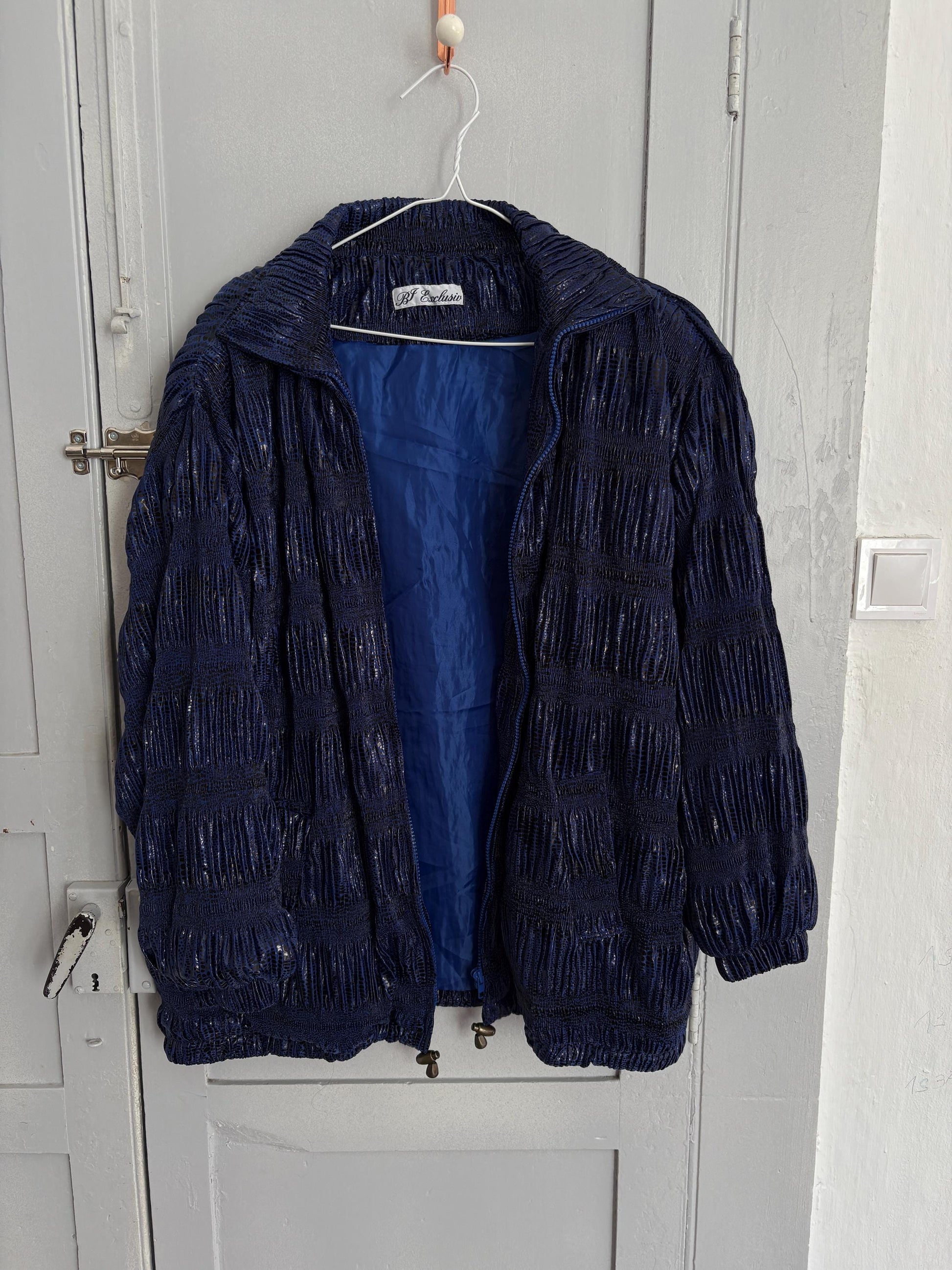 Vintage blue jacket aesthetic unique piece with padded shoulders statement piece in great condition