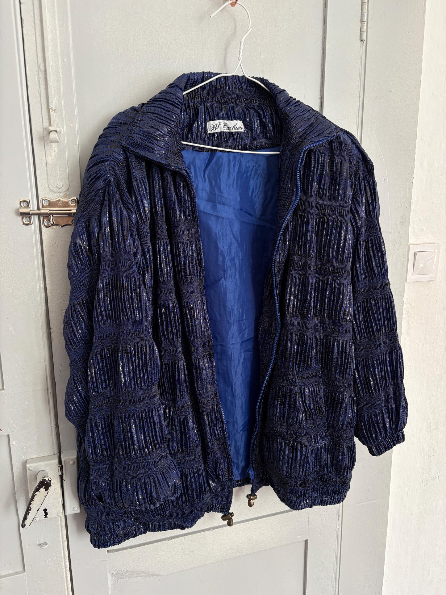 Vintage blue jacket aesthetic unique piece with padded shoulders statement piece in great condition