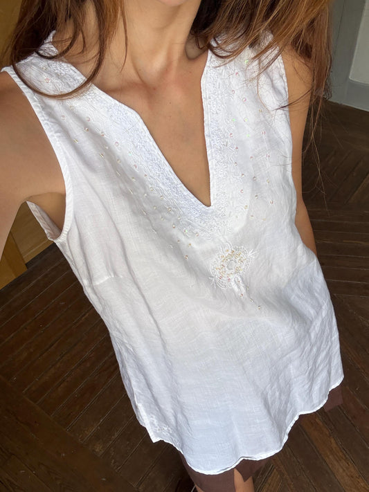 Vintage White Ramie Tunic Top – Sleeveless Embroidered Summer Blouse with Sequin Detail, Women’s Size L to XL