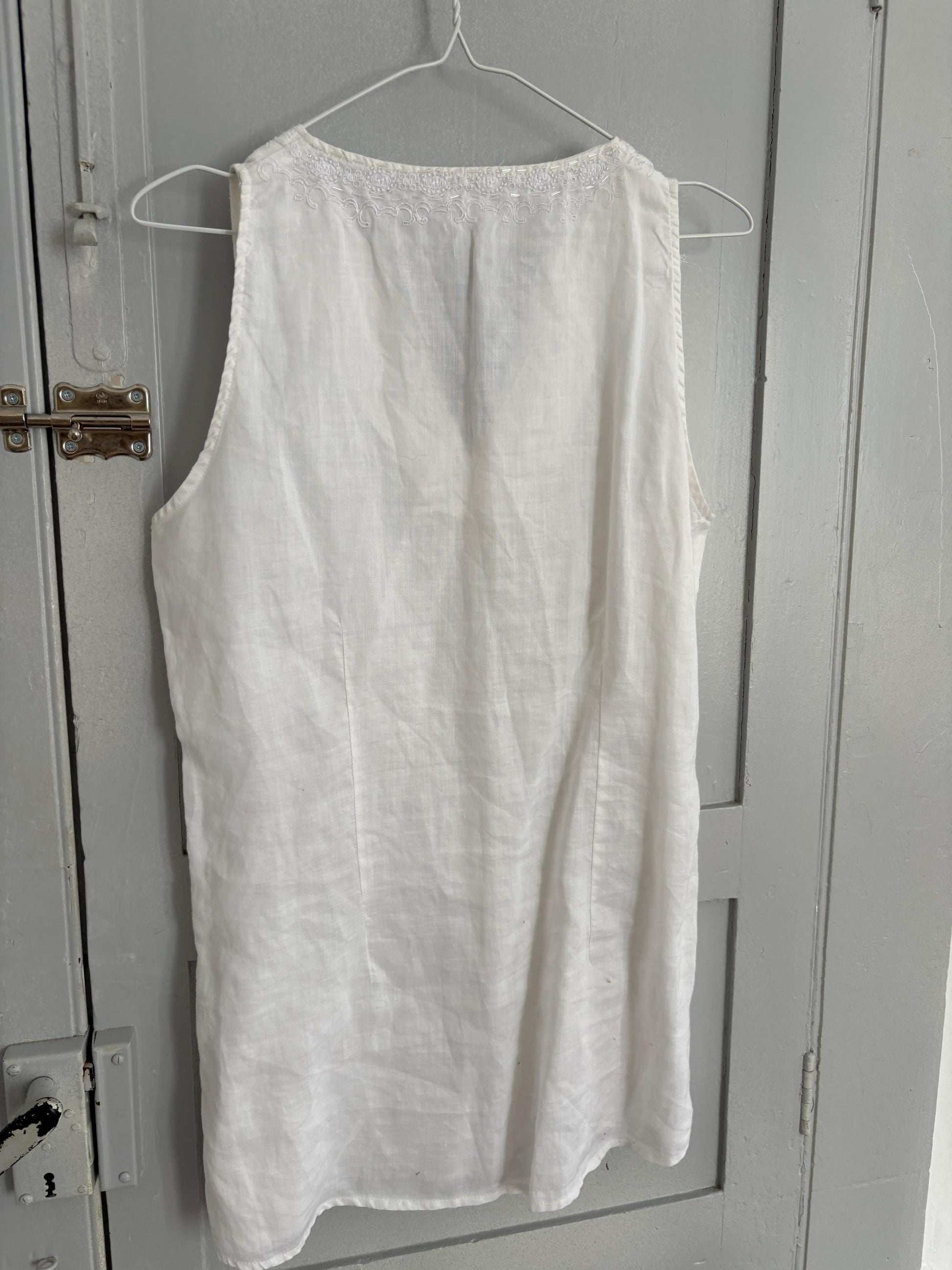 Vintage White Ramie Tunic Top – Sleeveless Embroidered Summer Blouse with Sequin Detail, Women’s Size L to XL