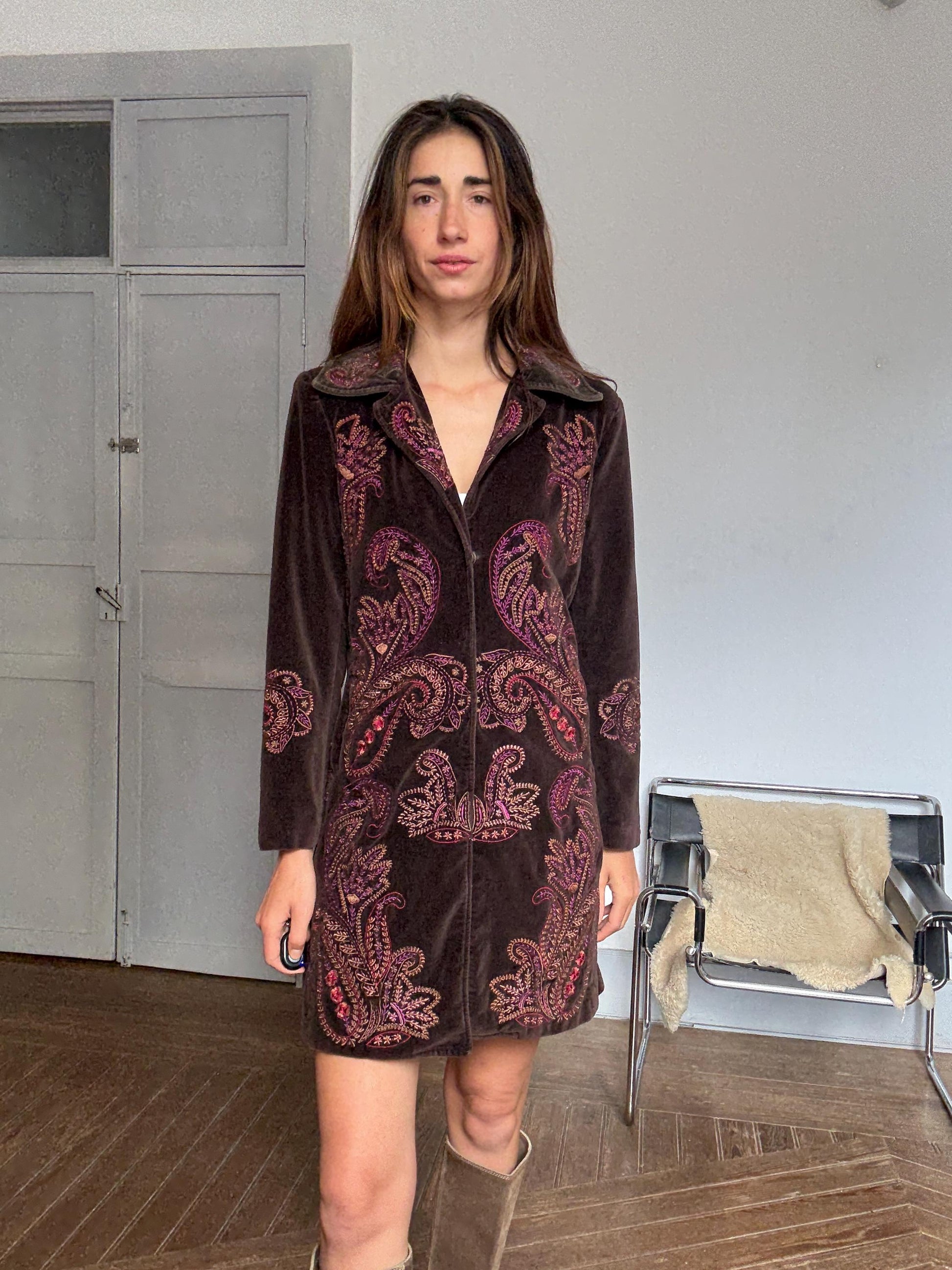 Vintage 70s style embroidered velvet boho coat – retro hippie jacket by Natura, size S - M, paisley floral, rich brown tones