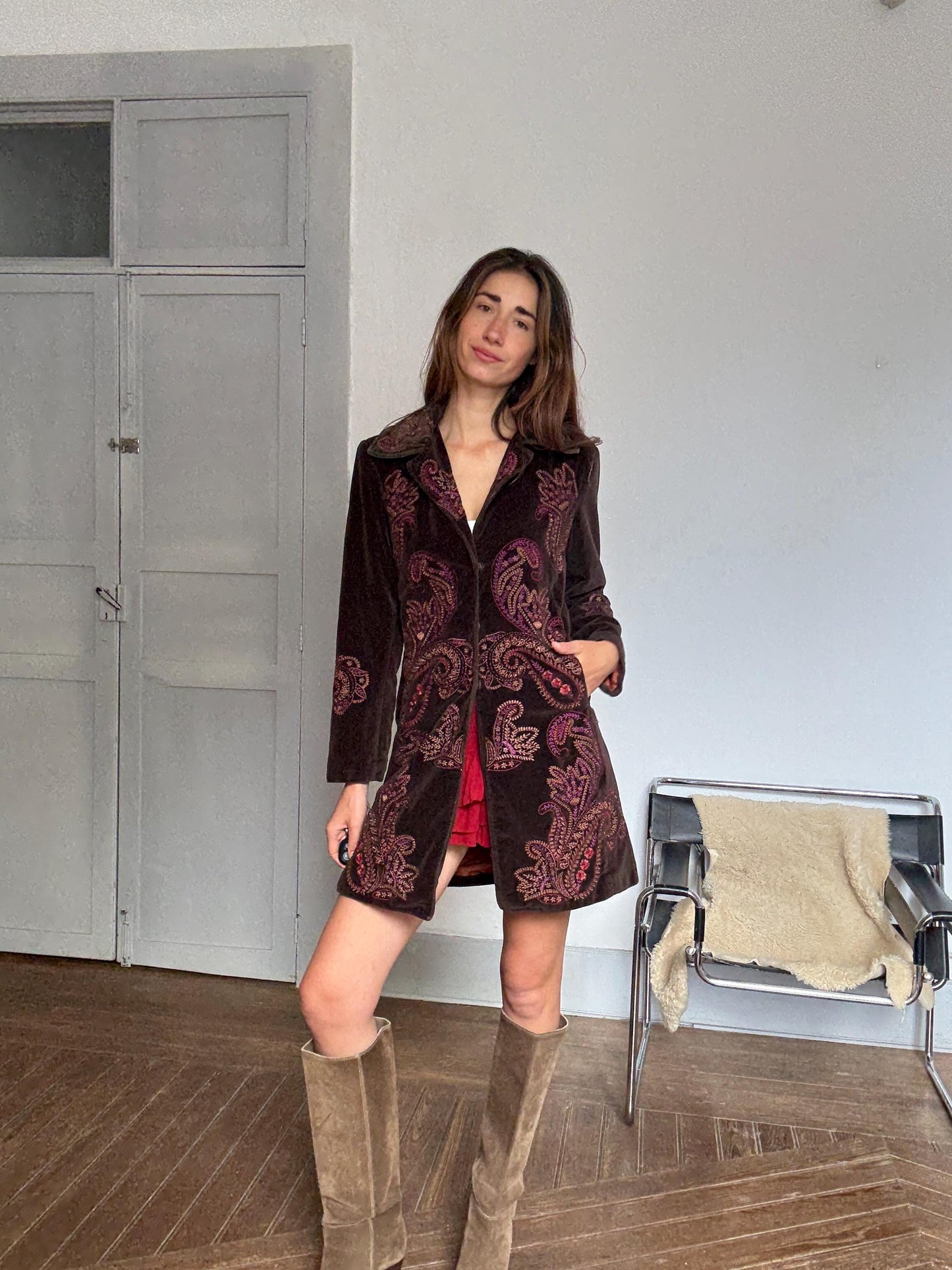 Vintage 70s style embroidered velvet boho coat – retro hippie jacket by Natura, size S - M, paisley floral, rich brown tones