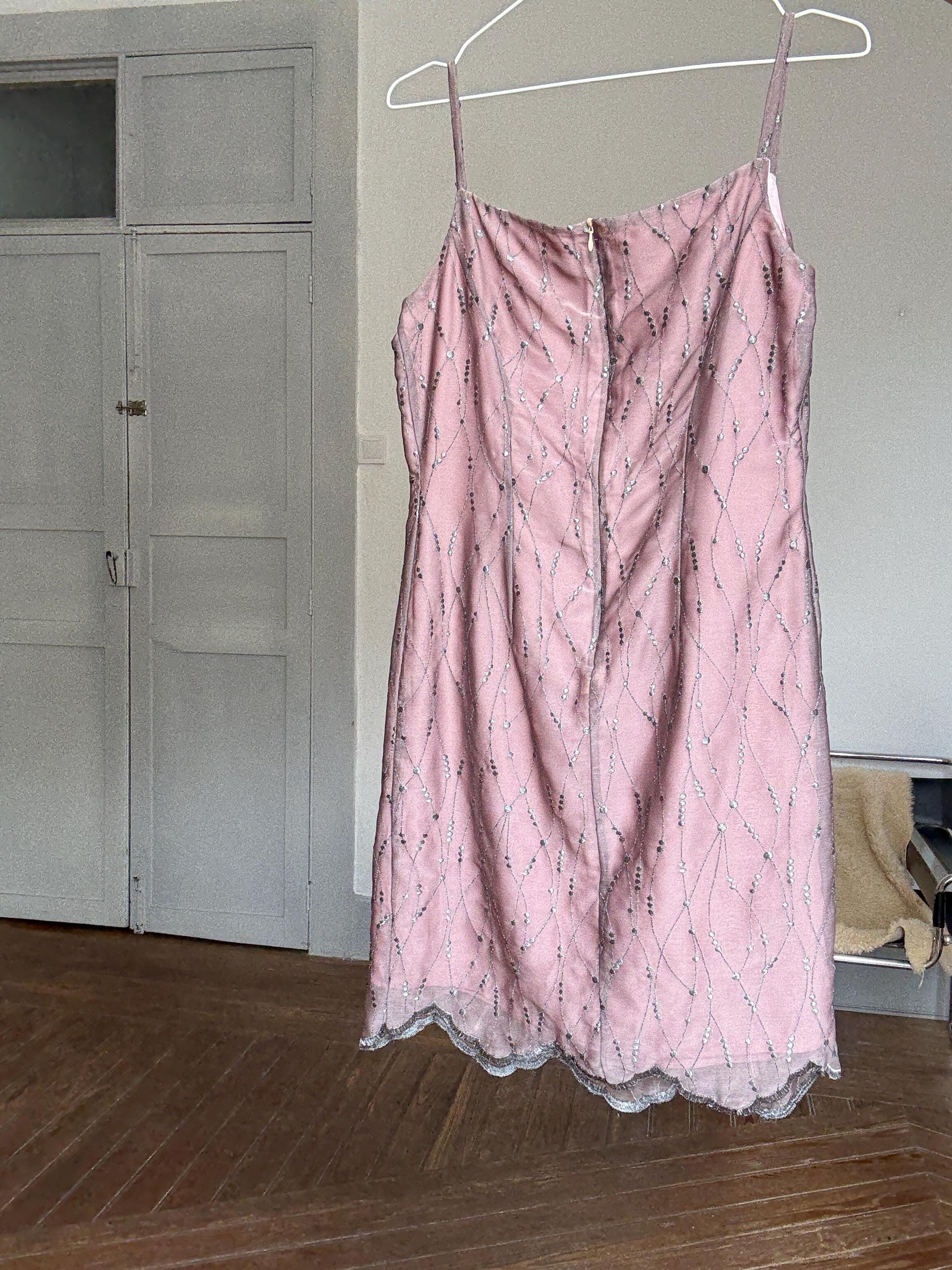 Vintage Y2K-style sparkly pink slip dress with scalloped hem – 90s party look, too big on model, fits M