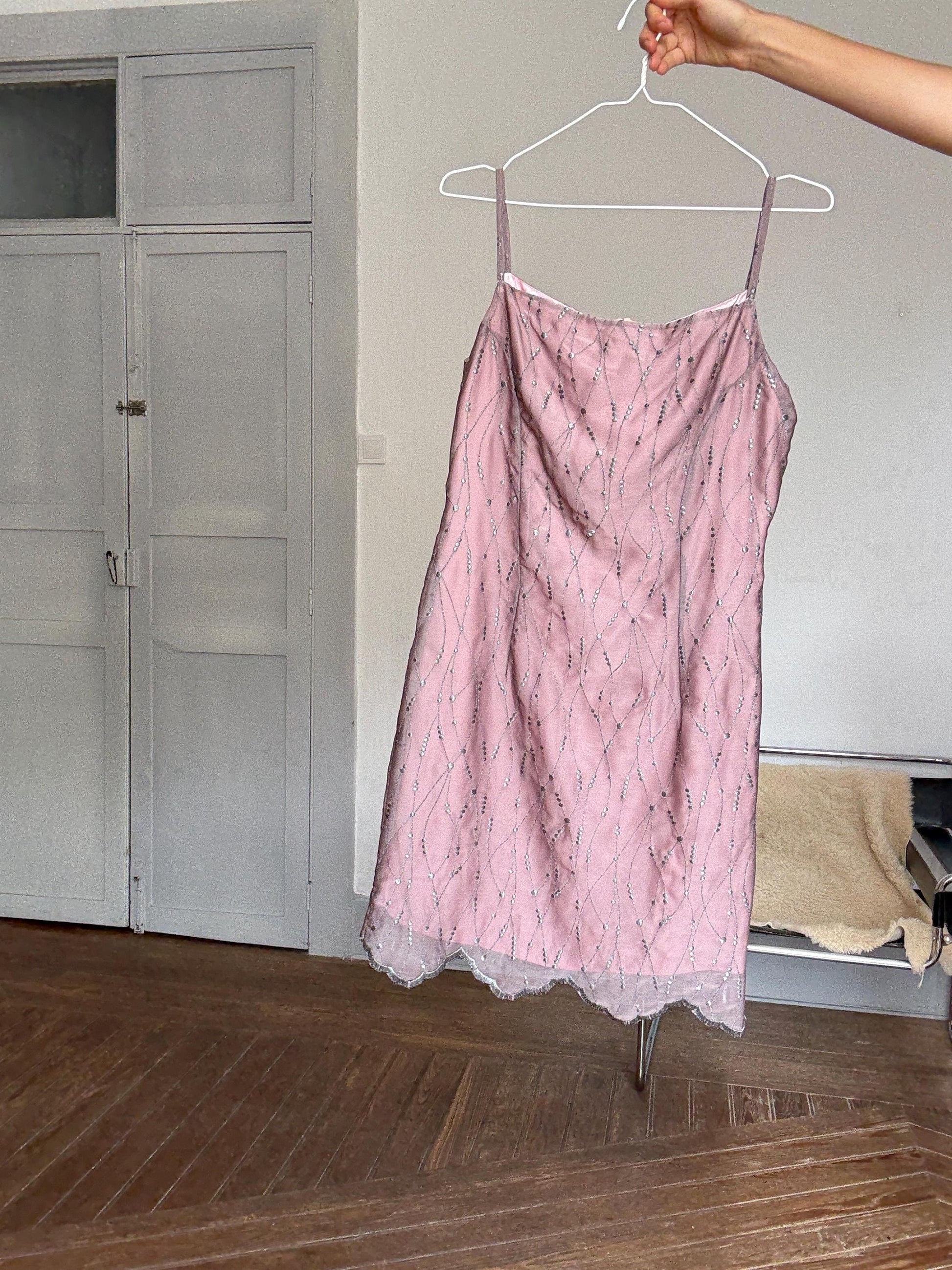 Vintage Y2K-style sparkly pink slip dress with scalloped hem – 90s party look, M