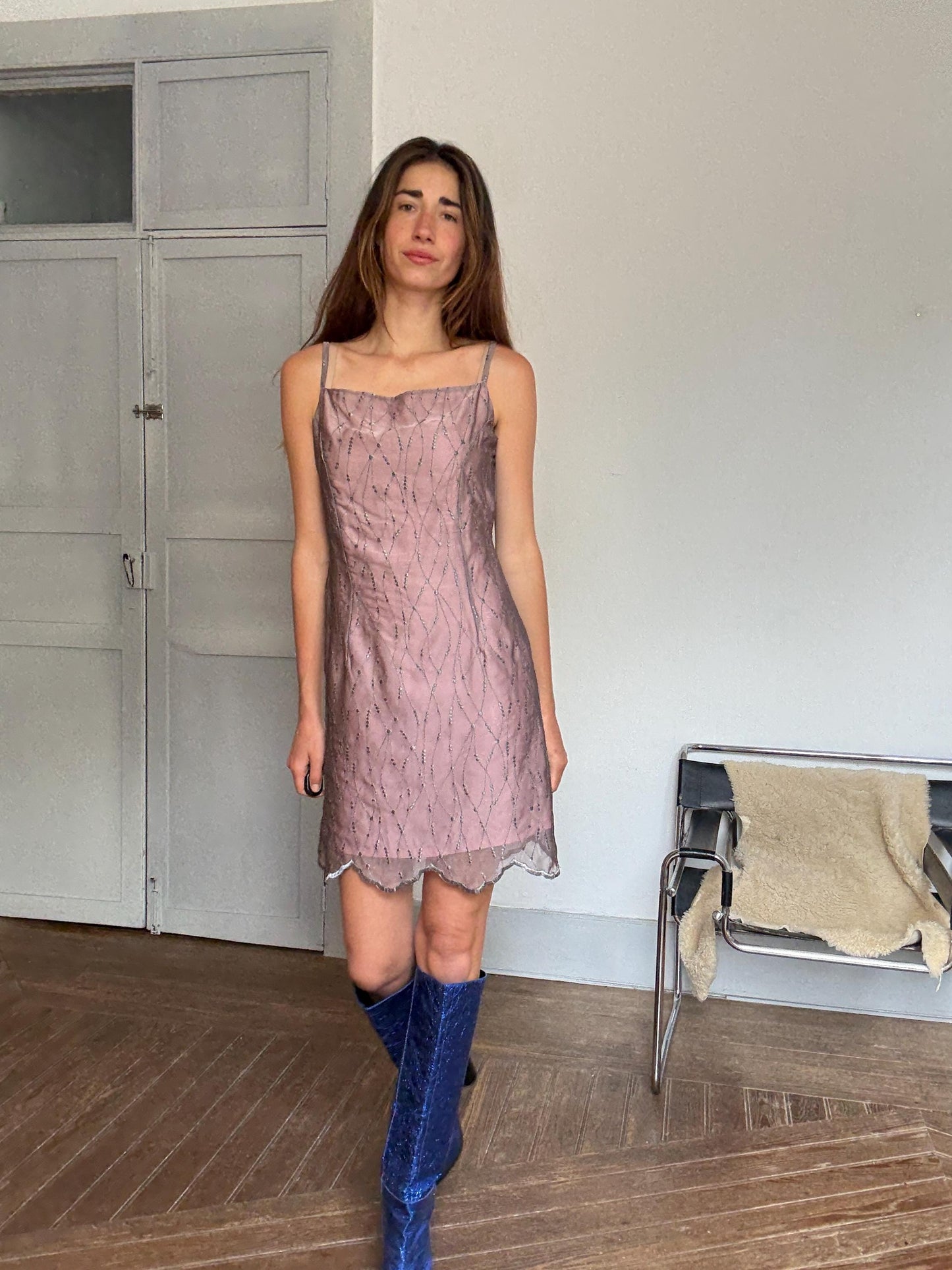 Vintage Y2K-style sparkly pink slip dress with scalloped hem – 90s party look, too big on model, fits M