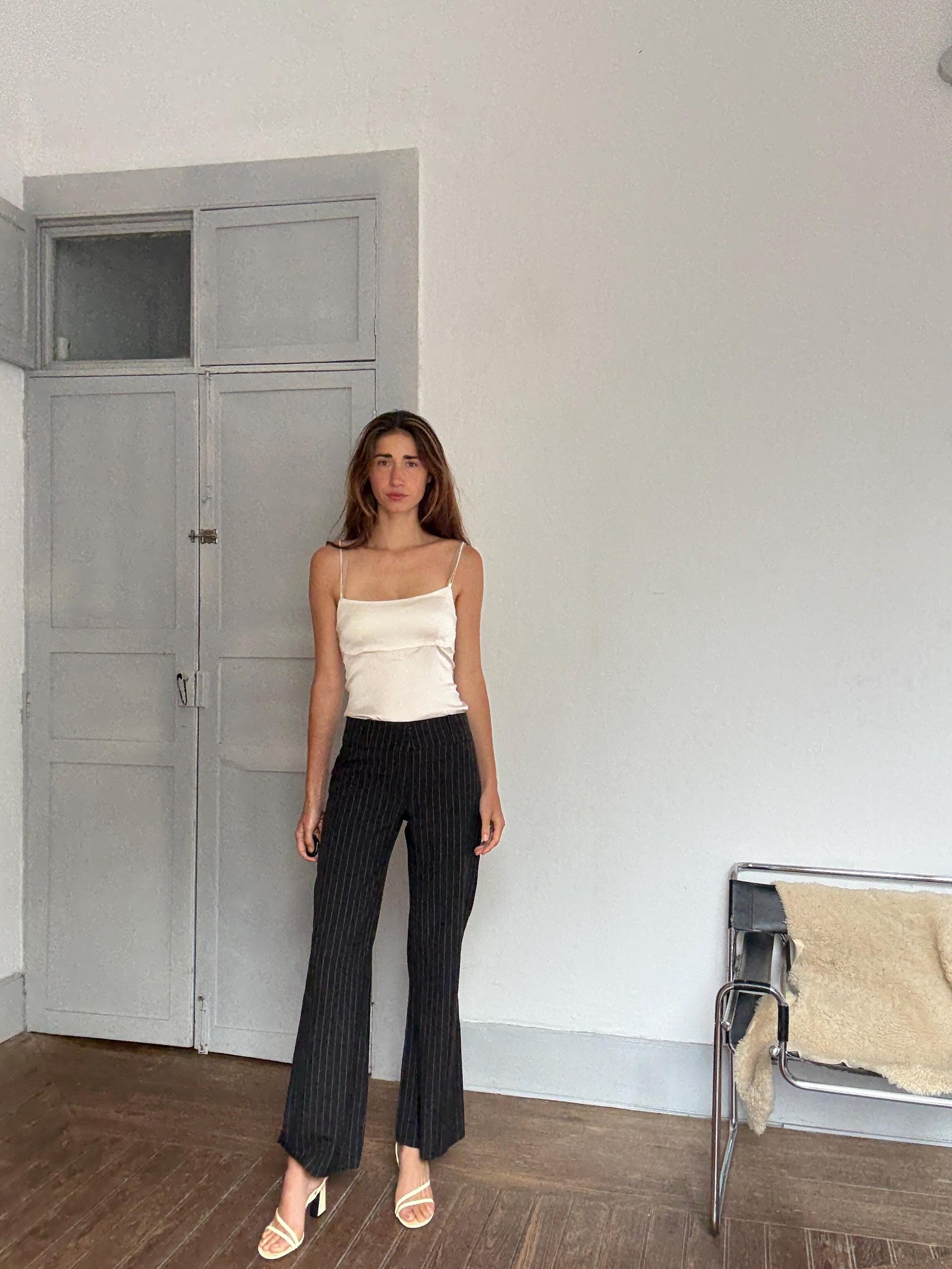 Vintage Y2K black pinstripe low-waist trousers – 90s retro style, flattering fit, size M-L, no tags, perfect paired with kitten heels