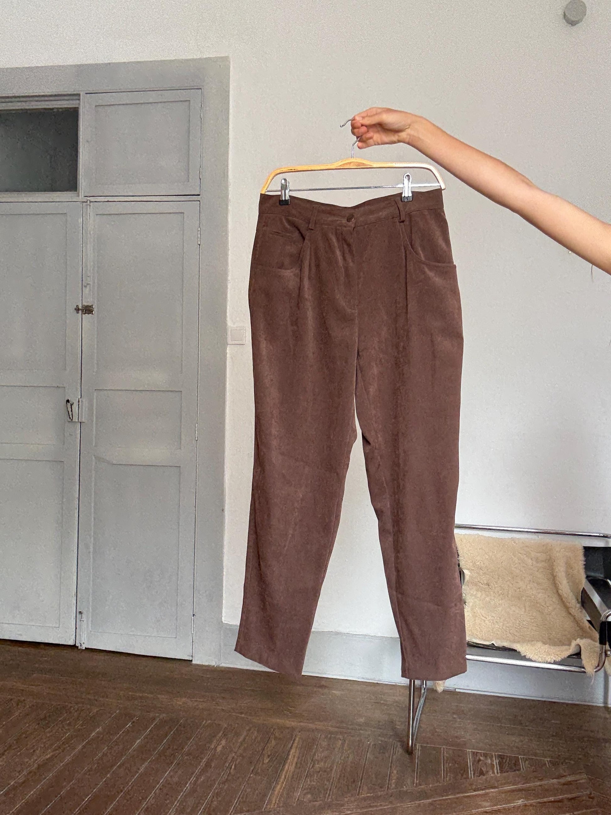 Vintage brown high waist trousers – dark academia aesthetic, flattering pleats, tapered leg, timeless neutral, size M/L