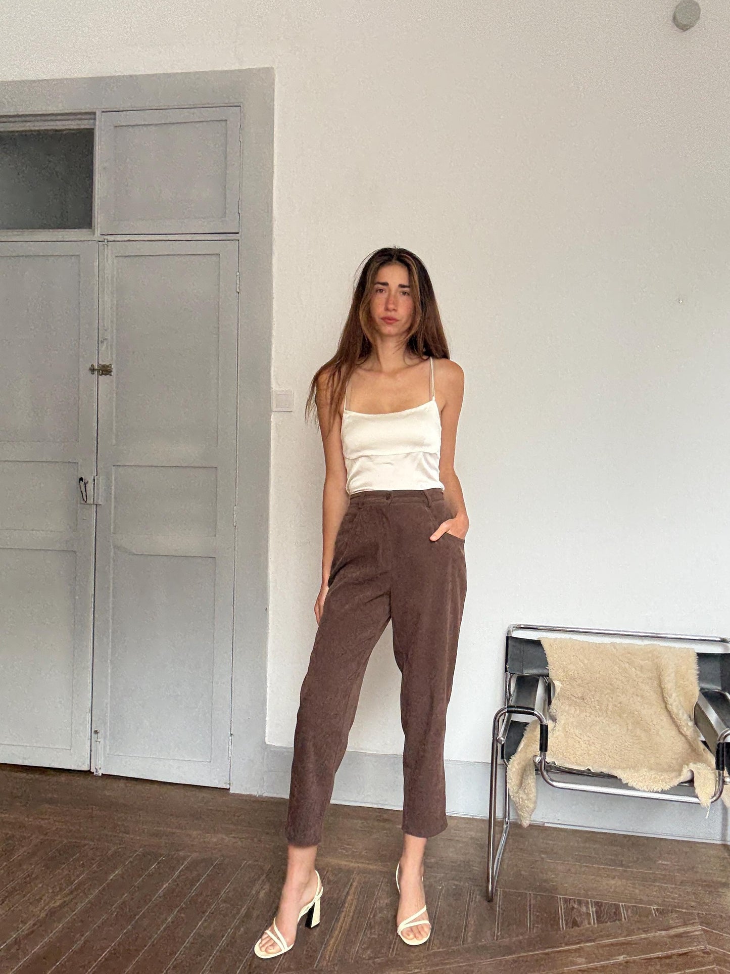 Vintage brown high waist trousers – dark academia aesthetic, flattering pleats, tapered leg, timeless neutral, size M/L