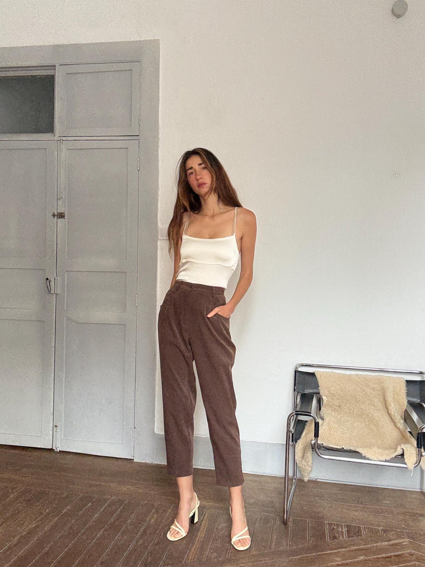 Vintage brown high waist trousers – dark academia aesthetic, flattering pleats, tapered leg, Earthy neutral wardrobe essential, size M/L