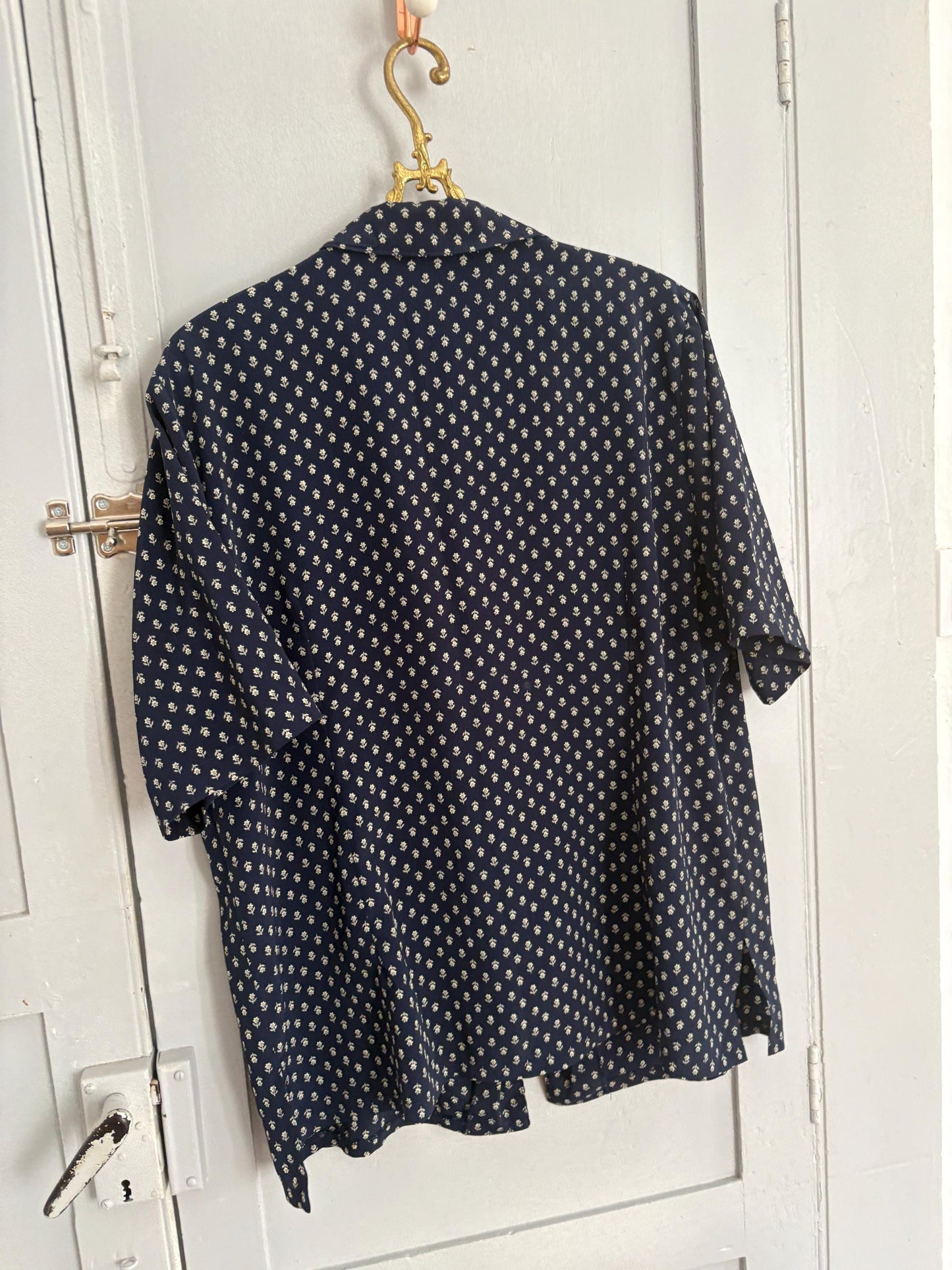 Vintage navy floral summer blouse, button-down, airy and cute, 80s patterned woman blouse, Retro vintage vibes, Size M - L