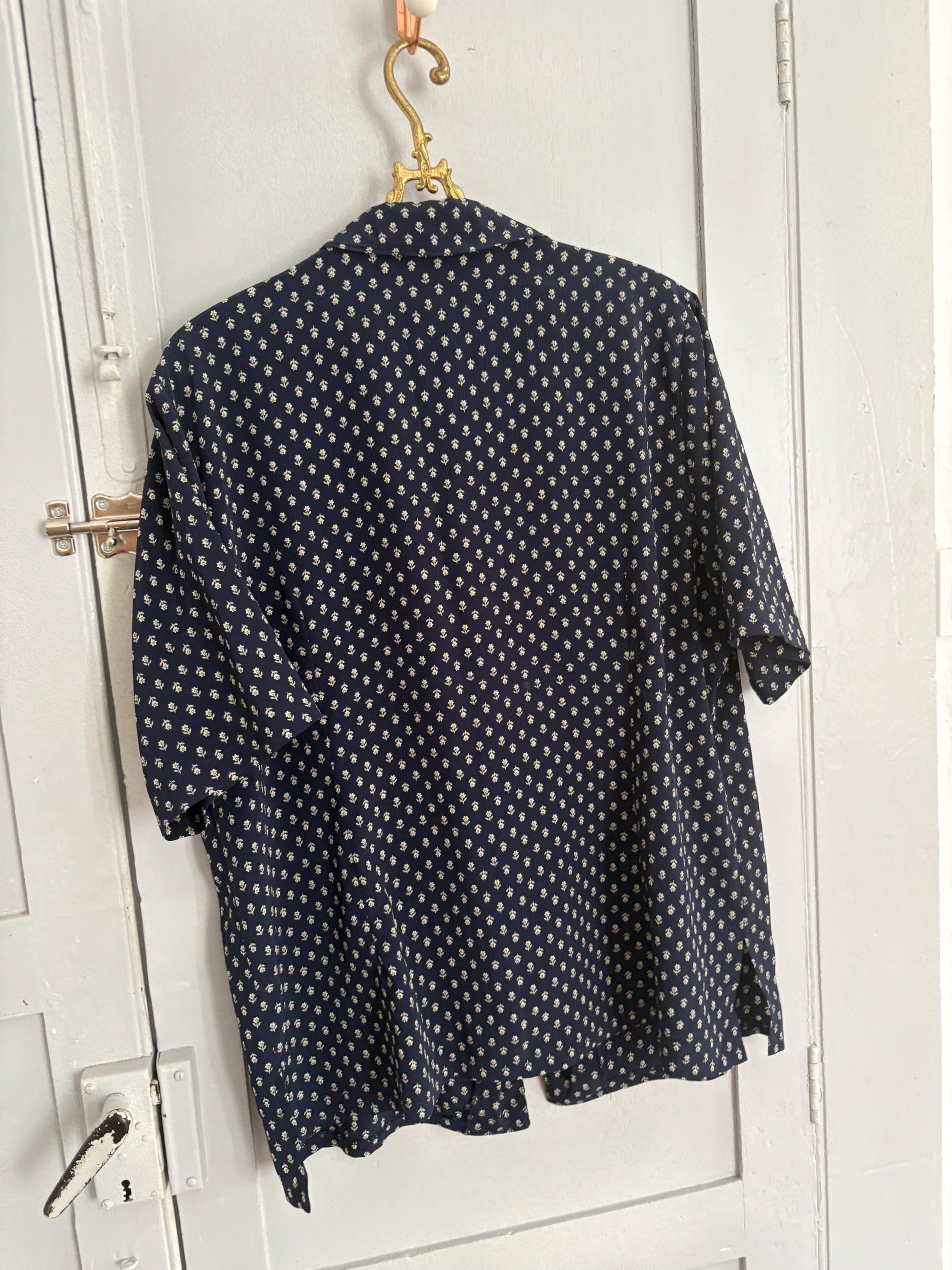 Vintage navy floral summer blouse, button-down, airy and cute, 80s patterned woman blouse, Retro vintage vibes, Size M - L