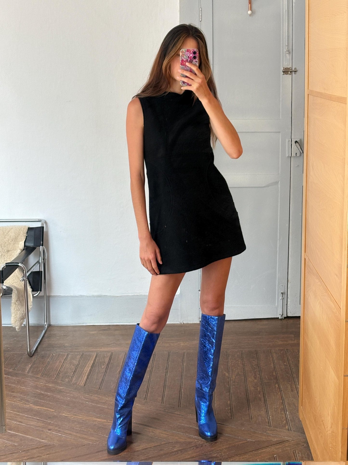 Vintage futuristic modern black dress with mock neck & thick fabric – minimal Y2K style, sleeveless shift, zip back closure, Size S