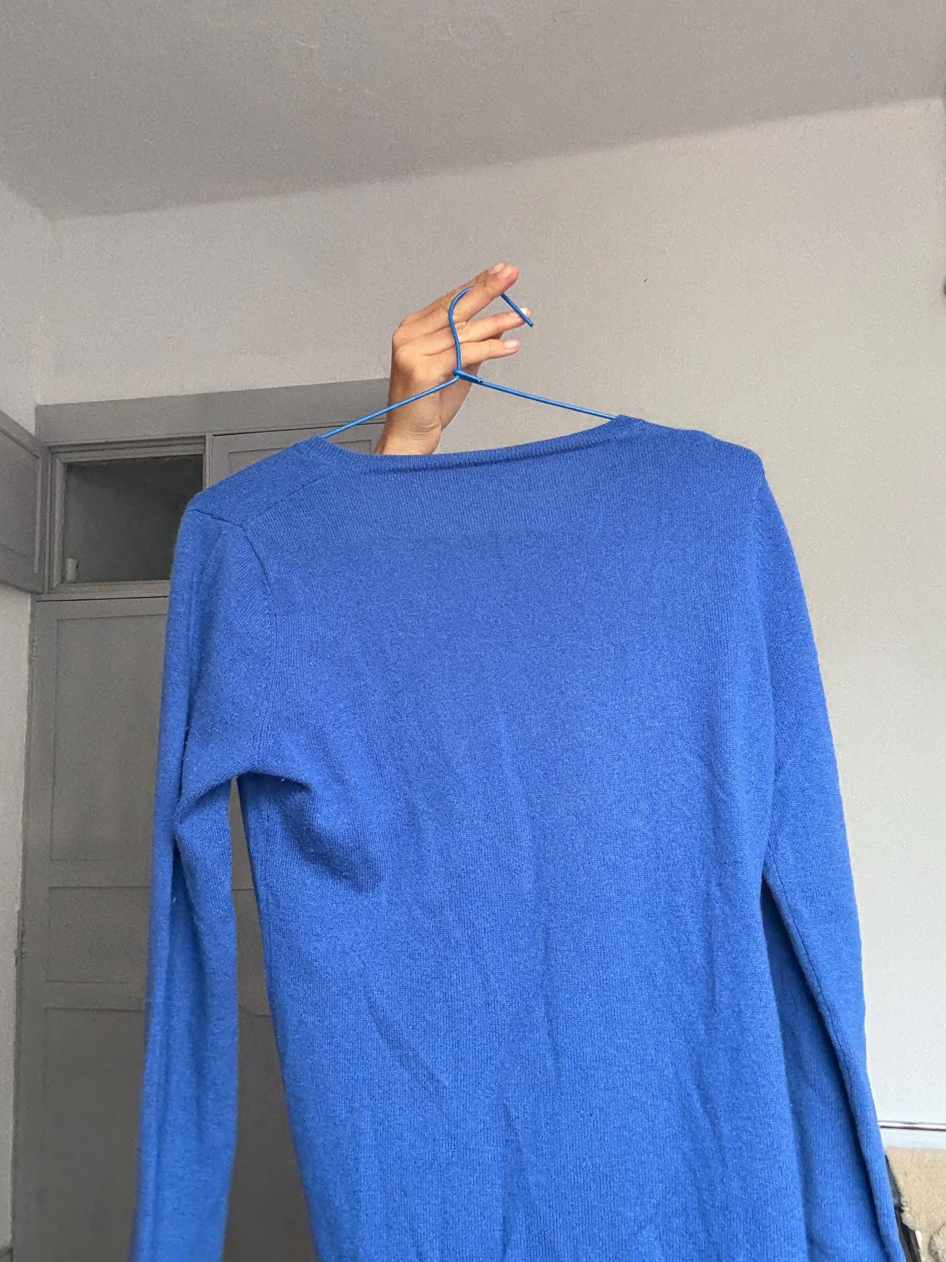Vintage Caroll Paris 100% Cashmere Sweater in Cobalt Blue – Soft V-Neck Pullover, Timeless French Knit, Secondhand Treasure