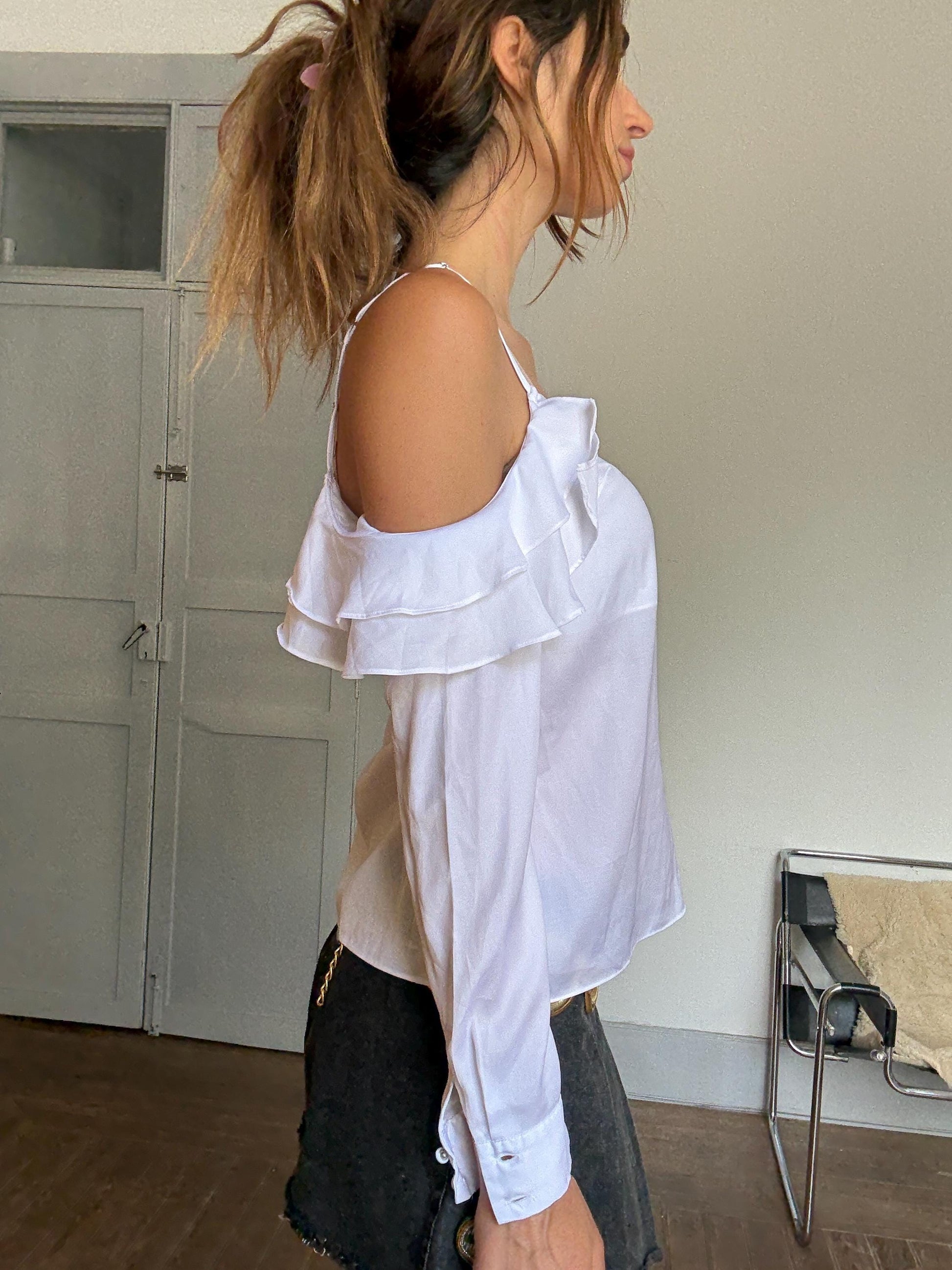 Y2K Guess Off-Shoulder Top – White Strappy Ruffle Blouse with Chain Back Detail, Romantic Fit, Size S, Summer Essential