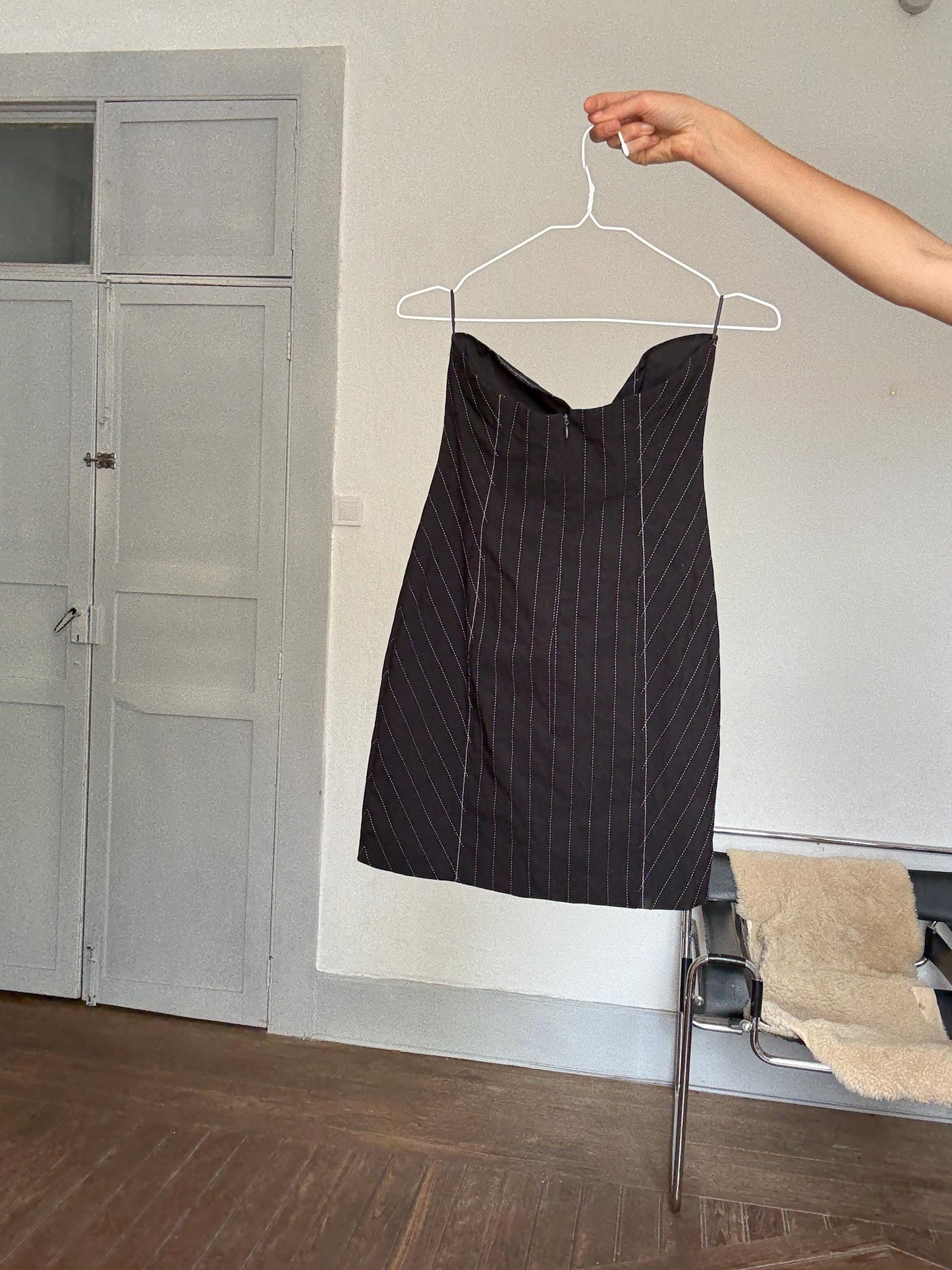 Vintage Y2K Black Pinstripe Mini Dress – Strapless Heart Neckline, Stretch Bodycon Clubwear, Sexy Summer Look, Size M