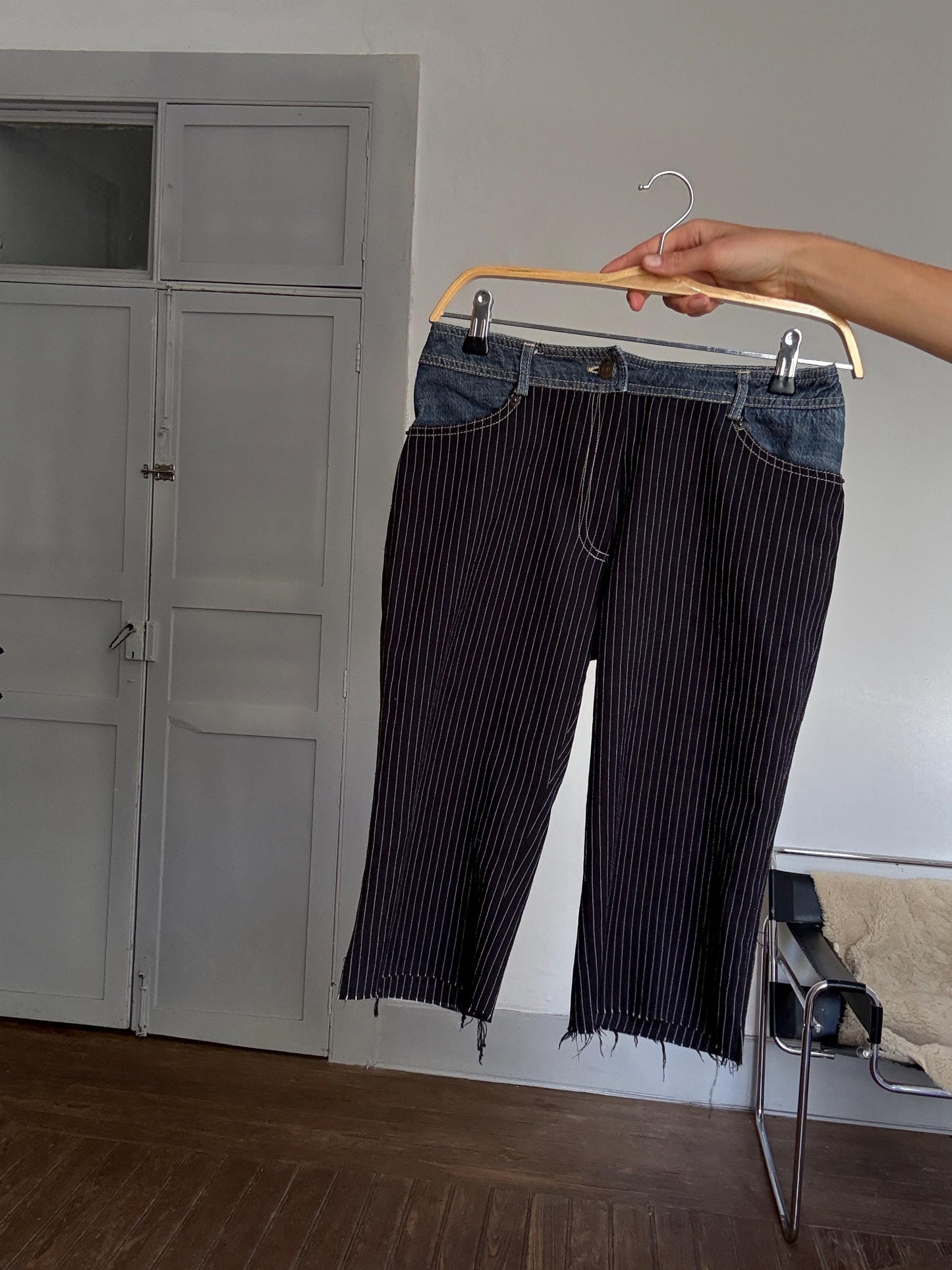 Y2K Pinstripe & Denim Patchwork Capri Pants – Vintage 90s Low Waist Pants | Size M