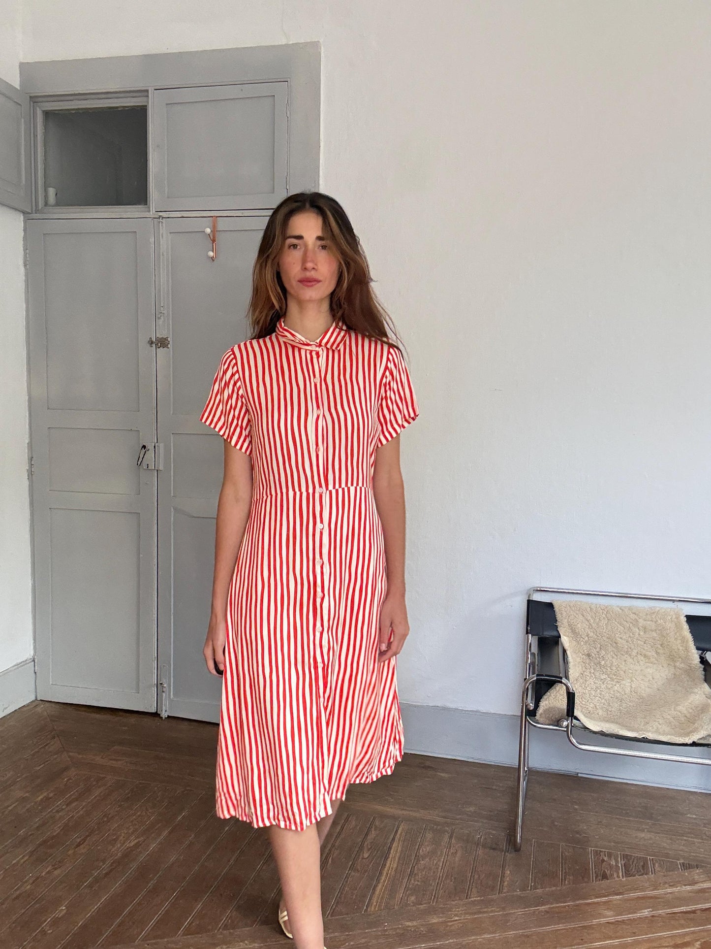 Vintage red & white striped button-up dress with open back cutout – playful retro summer style, short sleeve, size L,