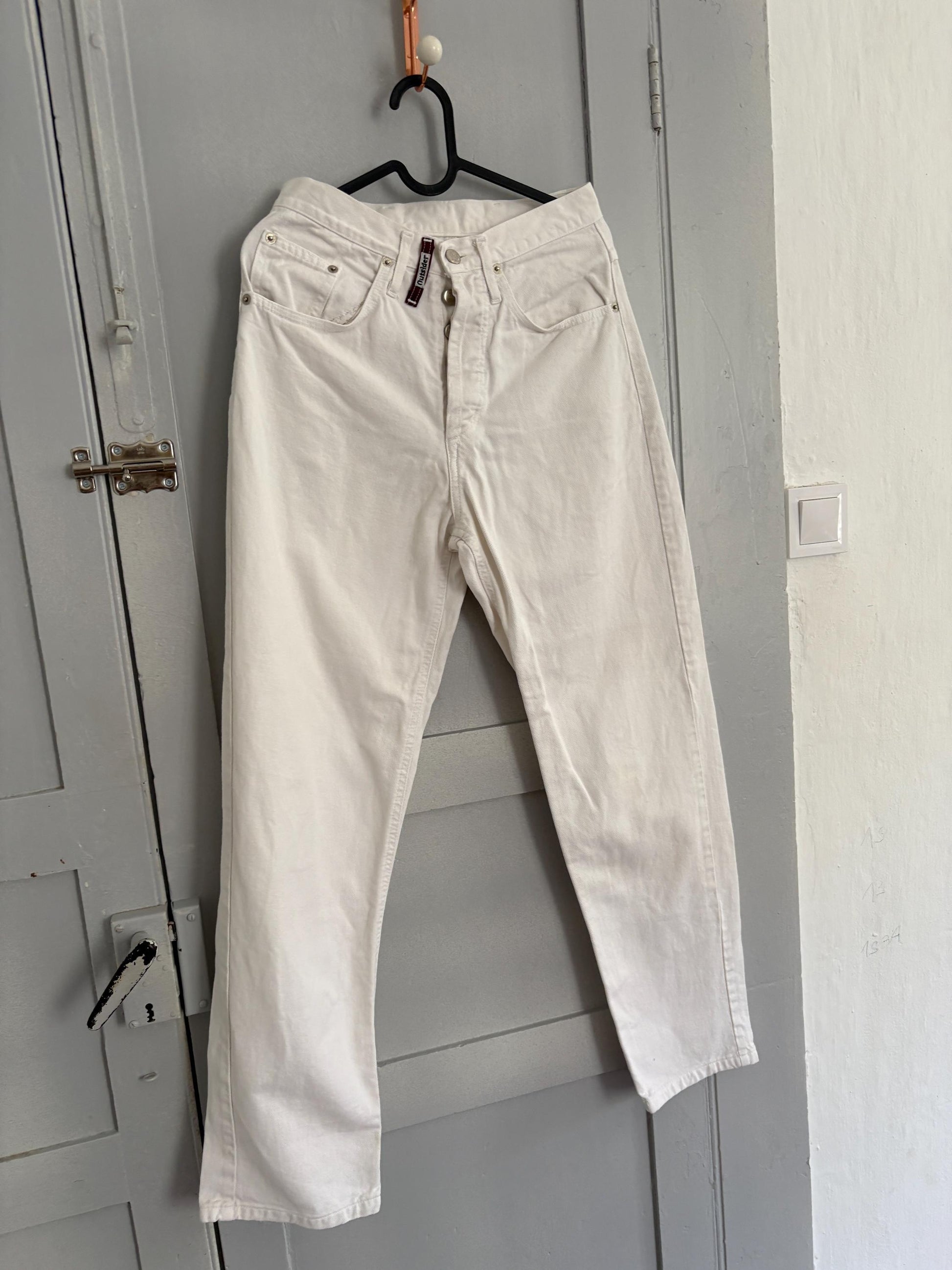 Vintage white denim jeans – mid to high waist tapered fit, classic 90s cut, great condition, minimalist retro denim style, size s-m